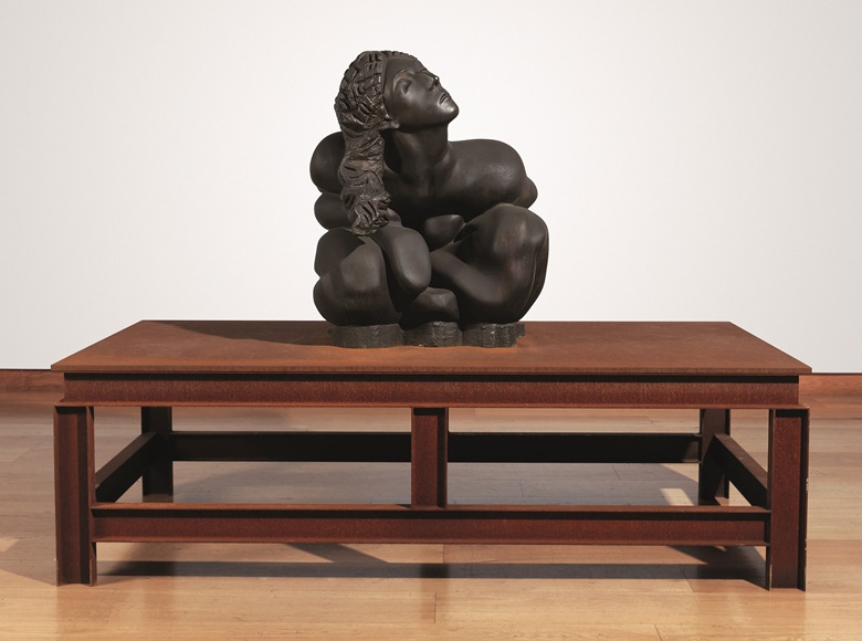 Thomas Schütte (b. 1954), Bronzefrau Nr.  13. Figura de bronce en la mesa de acero, 70⅞ x 98⅜ x 49¼ en (180 x 250 x 125 cm).  Estimar 1,200,000-1,800,000 £.  Este lote se ofrece en Post-Guerra y Arte Contemporáneo de la tarde subasta el 6 de octubre de 2016 a Christie en Londres, King Street