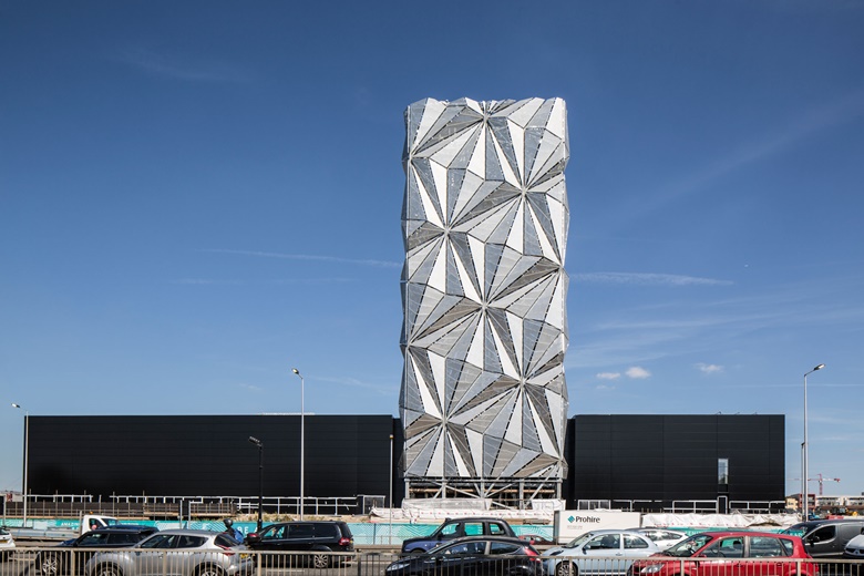 La capa óptica, que forma parte del nuevo centro de energía baja en carbono en la península de Greenwich, fotografía por Marc Wilmot, cortesía de la península de Greenwich