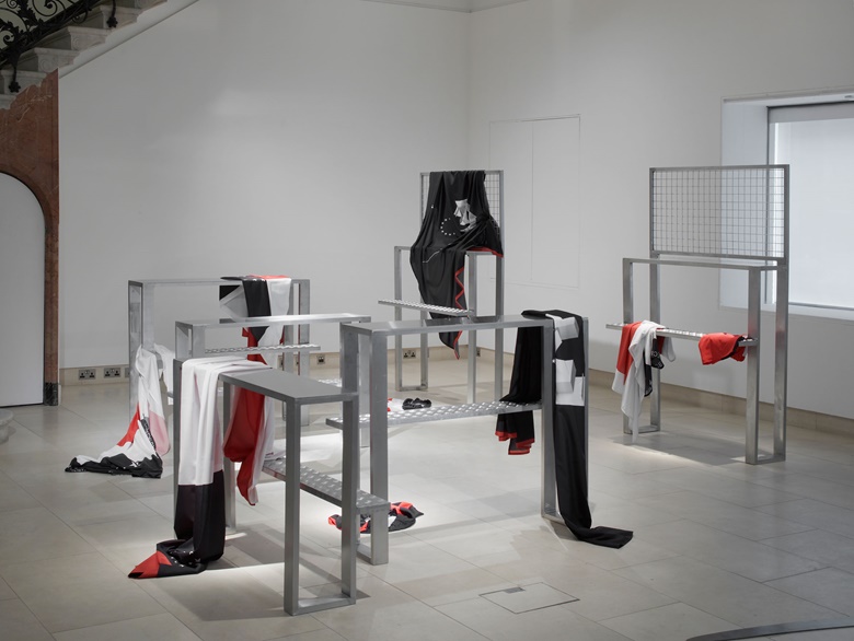 Agi & Sam, Joe Frazer, Gate E, Row G, Seats 15-18, Aluminium, steel, polyester. Photograph by Andy Keate