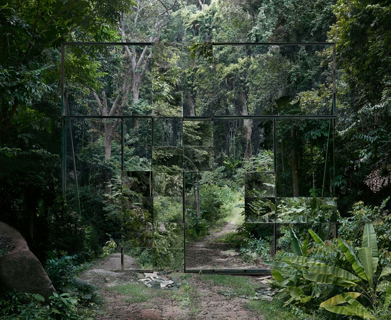 Noémie Goudal, Les Mécaniques 1, 2016. Triptych (detail). Courtesy Galerie Les Filles du Calvaire