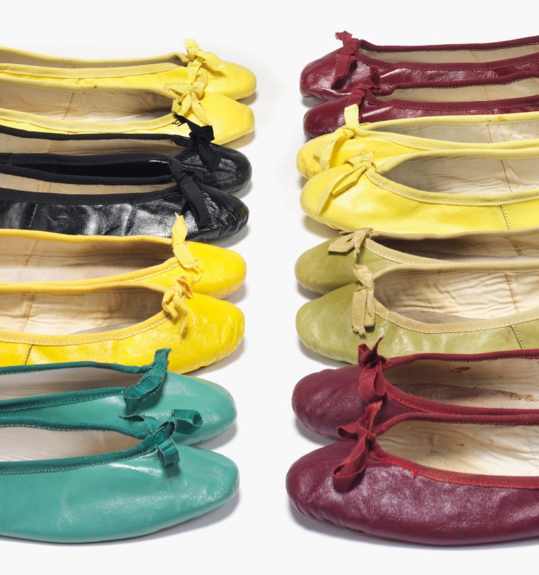 http://www.christies.com/media-library/images/features/articles/2017/06/07/audrey-hepburn/audrey-hepburn-ballet-pumps-in-a-rainbow-of-colours.jpg?w=780