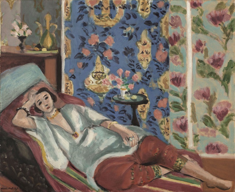 Henri Matisse, Odalisque à la culotte rouge, aiguière, et guéridon, 1926. Musée de l’Orangerie, Paris. Photo © RMN-Grand Palais  Art Resource, NY. Art © 2018 Succession H. Matisse  Artists Rights Society (ARS), New York.