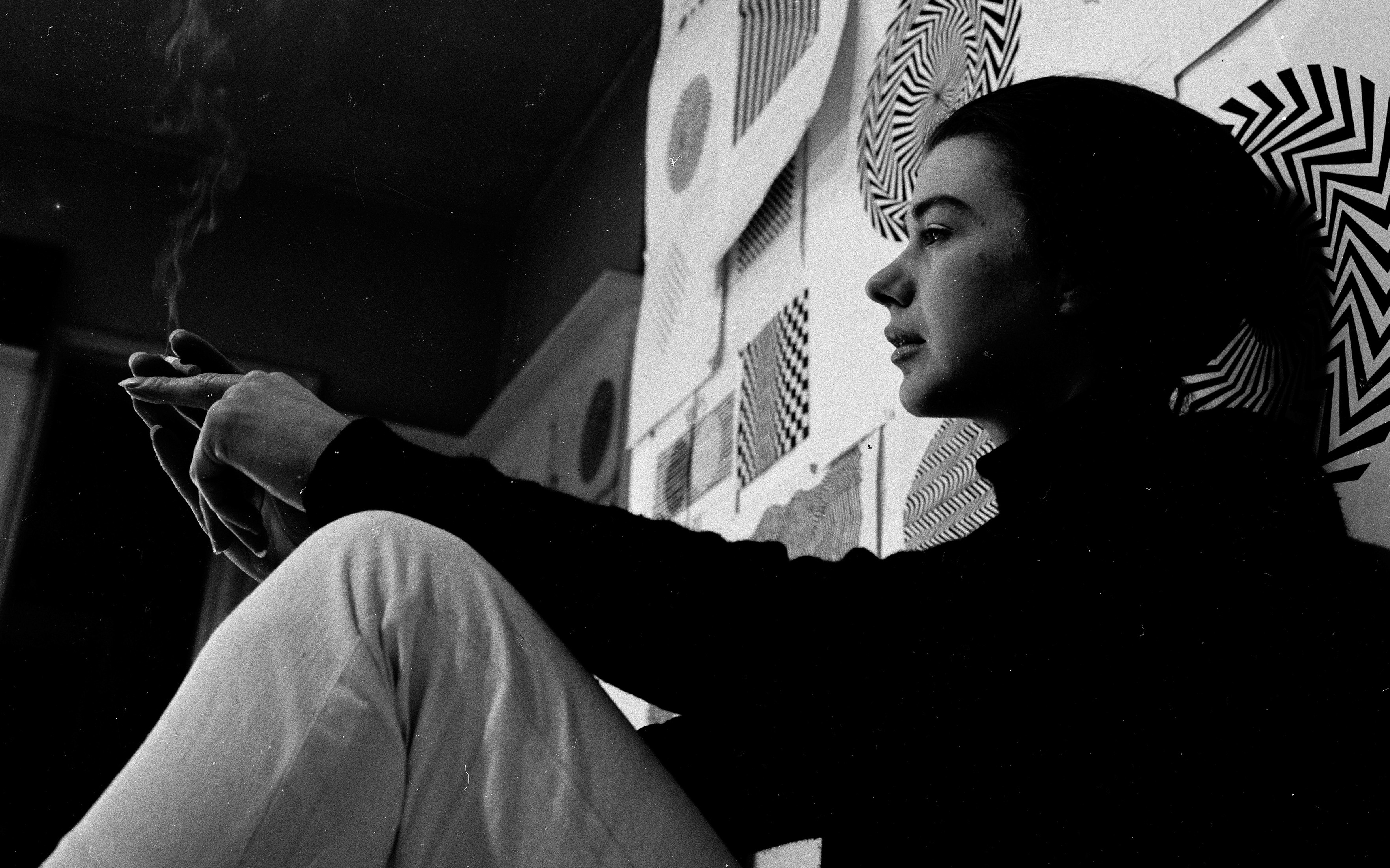 Bridget Riley in 1964, photographed by Jorge Lewinski