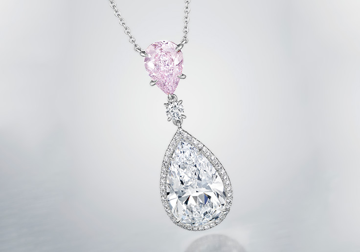 a-colored-diamond-and-diamond-pendant-necklace