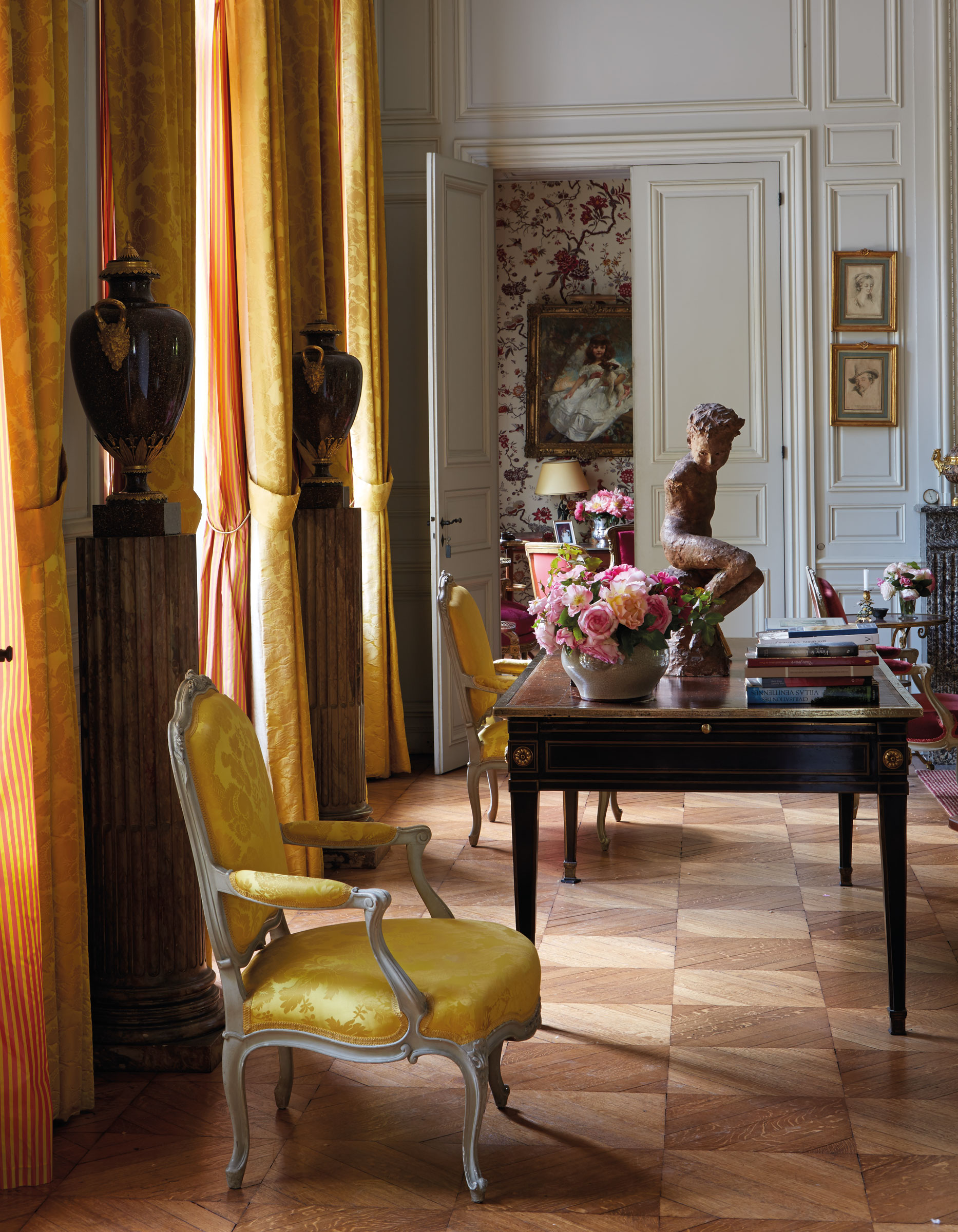 Images of the Grand Salon from different perspectives
