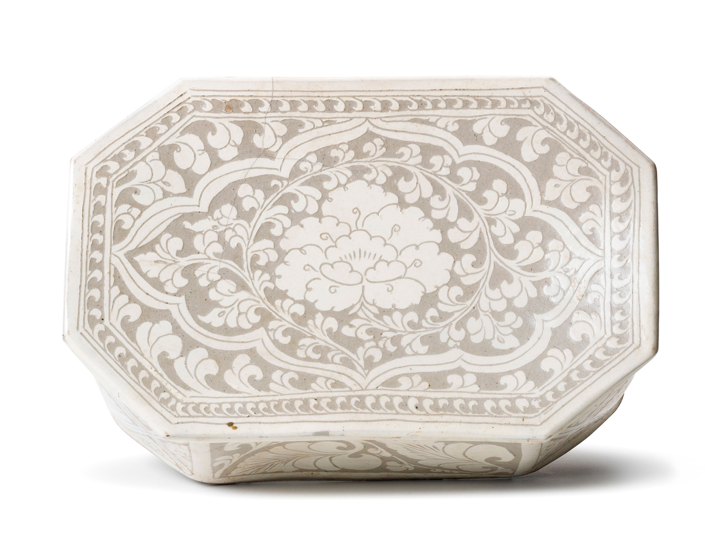 A Cizhou sgraffito ‘peony’ octagonal pillow. Northern Song dynasty (960-1127). 11⅛ (28.2 cm) wide. Sold for HK$56,250 11 October 2017, Online