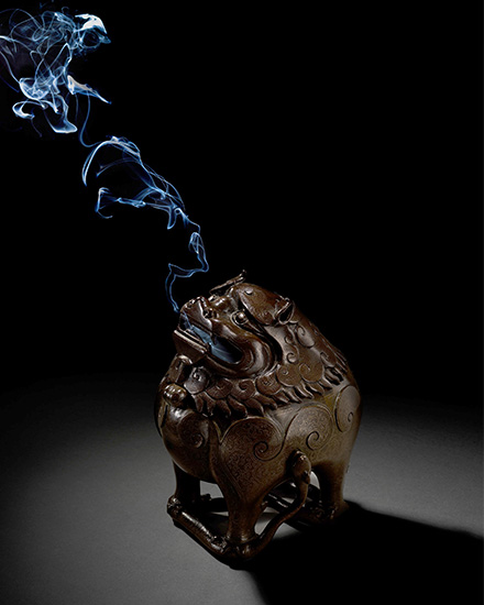 A silver-inlaid bronze Luduan-form censer. Late Ming-early Qing dynasty, 17th century. 9½ in (24.1 cm) high. Sold for HK$200,000 on 4 April 2017 at Christie’s in Hong Kong