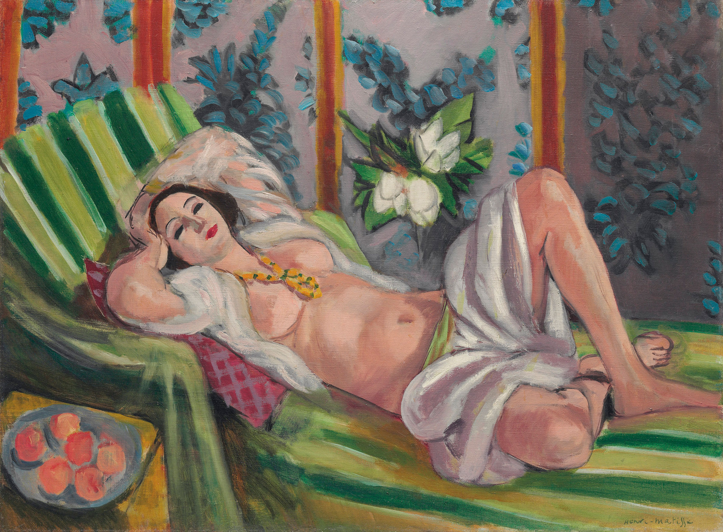 亨利 ‧ 马谛斯 (1869-1954) 《侧卧的宫娥与玉兰花》,签名:Henri - Matisse (右下),油彩 画布,23 3/4 x 31 7/8 吋 (60. 5 x 81. 1 公分),1923年作于尼斯。估价待询。佳士得纽约于2018年5月8日举行的佩吉及大卫‧洛克菲勒夫妇珍藏:十九及二十世纪艺术晚间拍卖中呈献此拍品。