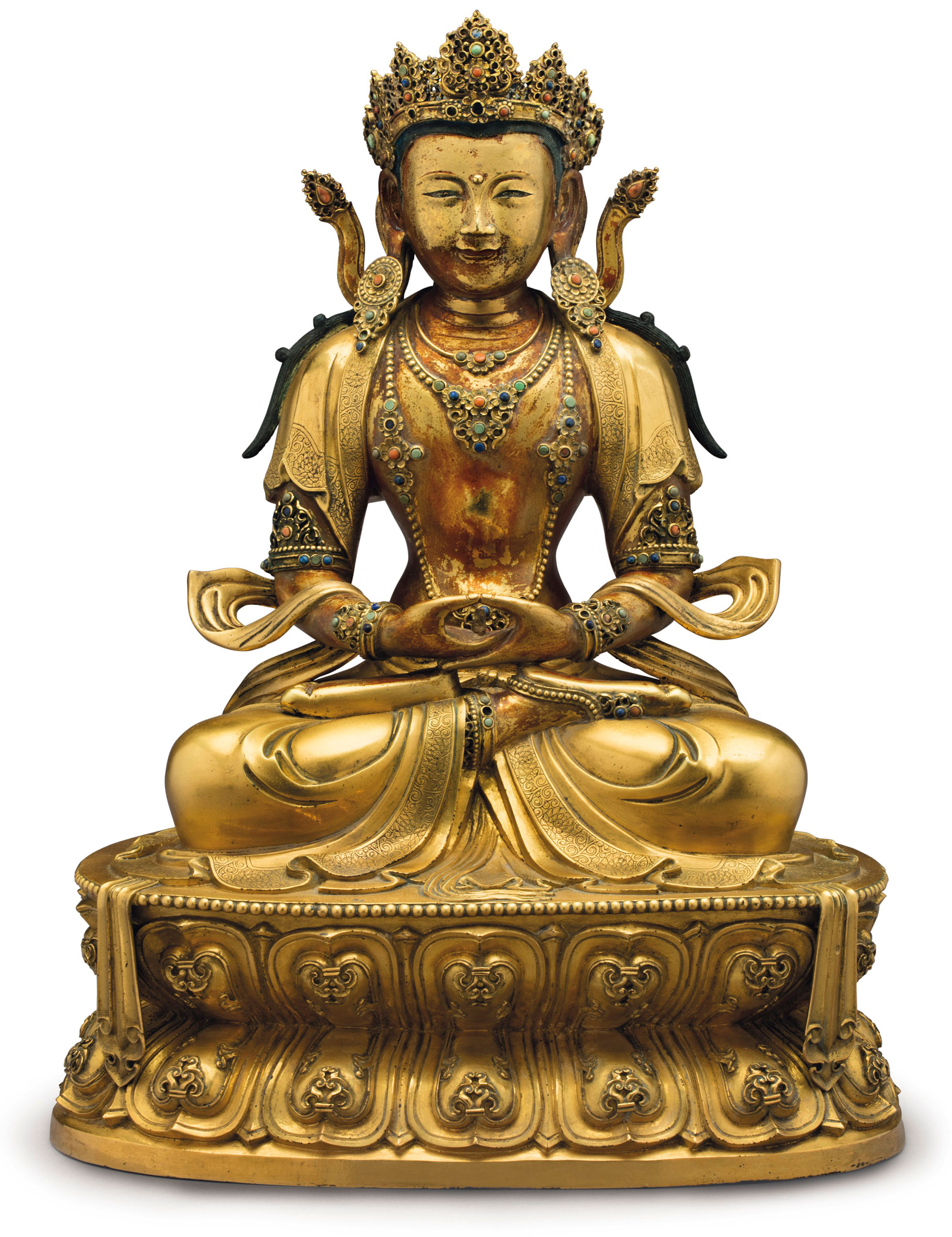 清康熙 御制鎏金铜无量寿佛像,高16 1/2 吋 (41. 9公分)。估价:400,000-600,000美元。佳士得纽约于2018年5月10日举行的佩吉及大卫‧洛克菲勒夫妇珍藏:旅游及美国文物拍卖中呈献此拍品。