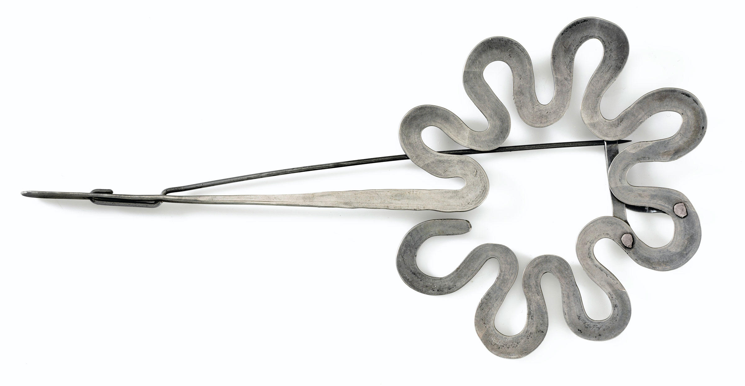 Alexander calder (1898-1976), Brooch. Estimate: $50,000-70,000. This lot is offered in Art as Jewellery, 9-16 November 2017, Online