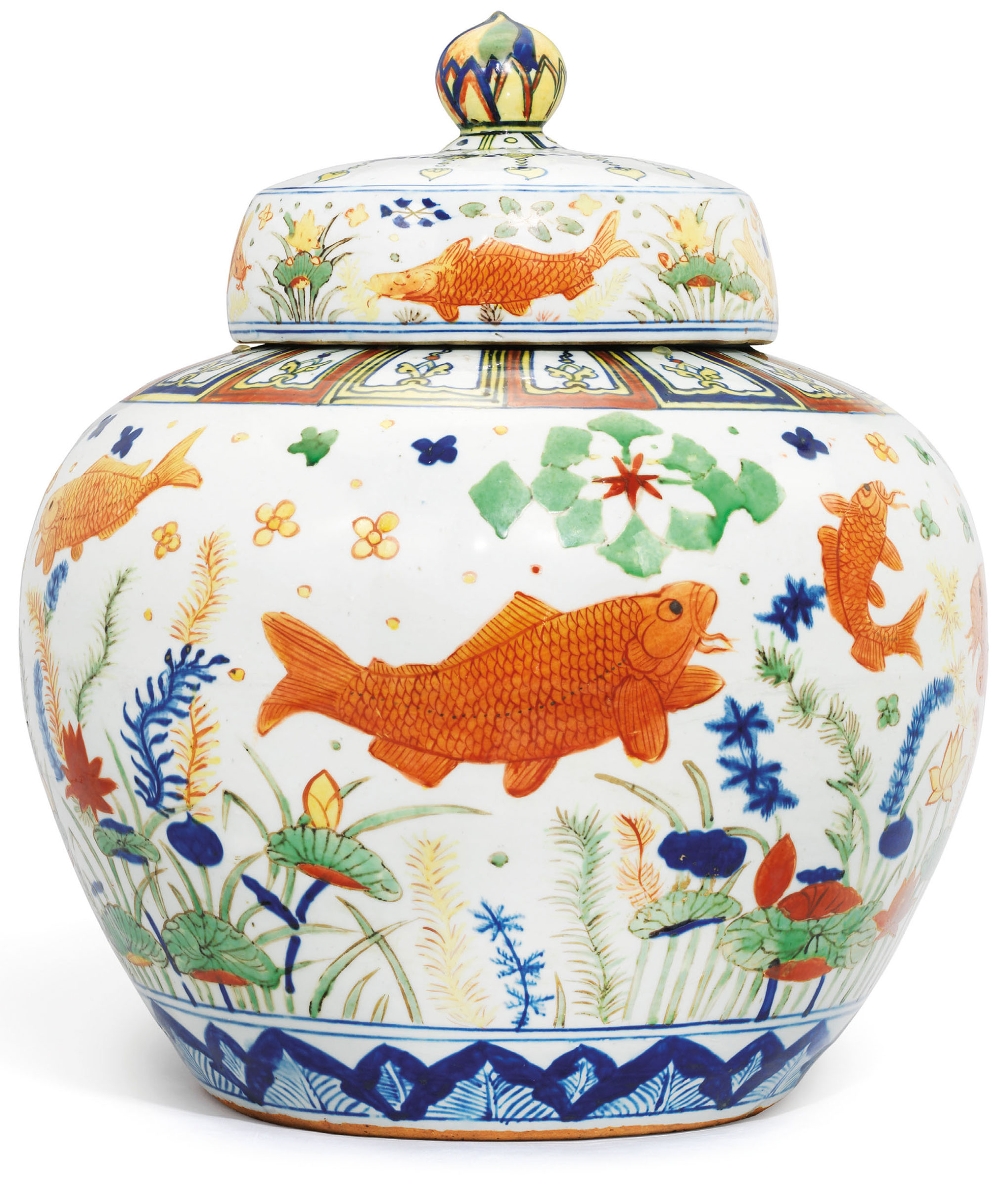 明嘉靖 五彩鱼藻纹盖罐 六字楷书款。总成交额：213,850,000港元。佳士得香港于2017年11月27日举行的乐从堂藏明代宫廷珍器晚间拍卖呈献此拍品。