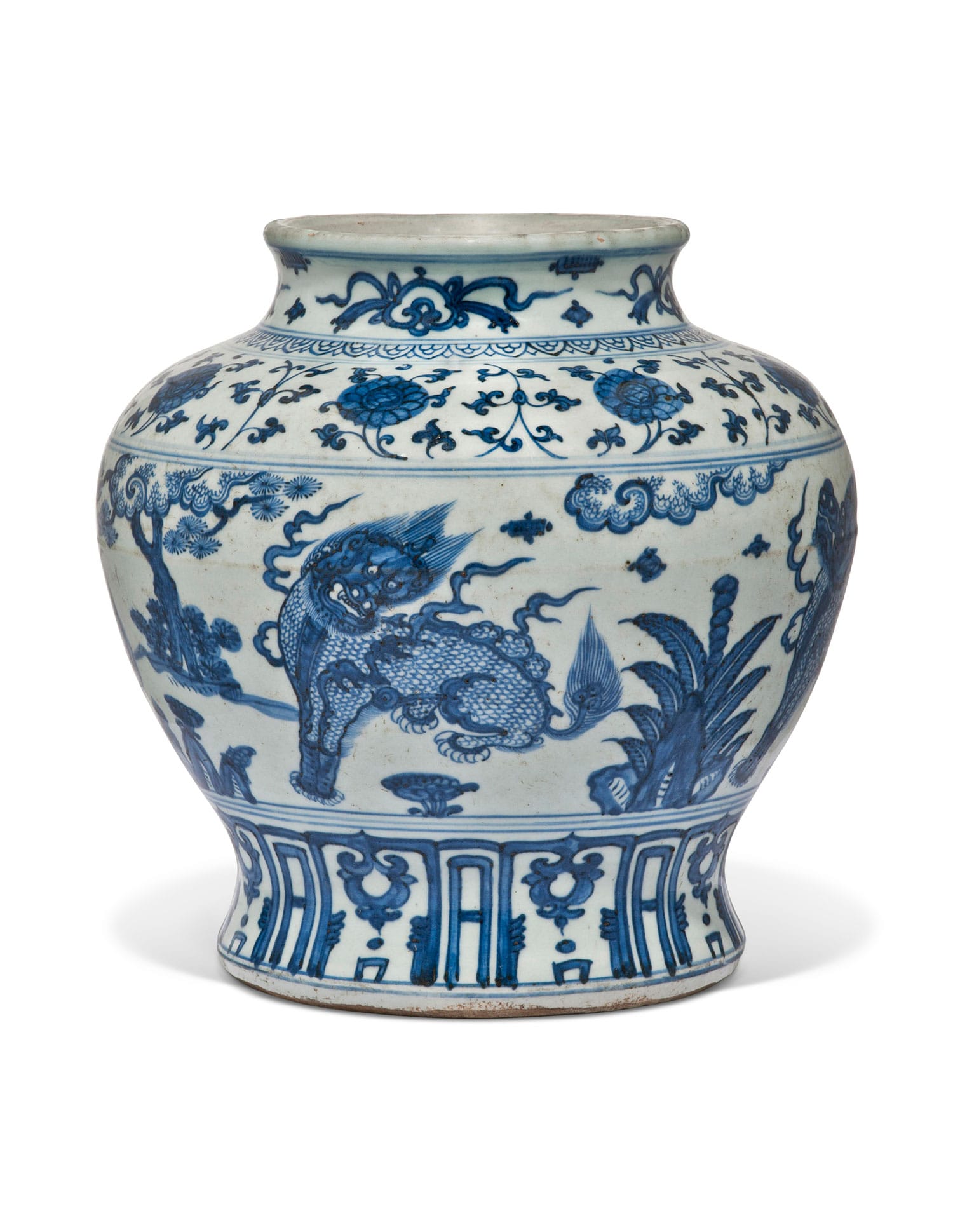 明末清初 青花麒麟纹罐,高31½ 吋 (80 公分)。估价:10,000 - 15,000英镑。此拍品于2018年7月11至19日在中国艺术:伦敦夏季网上拍卖中呈献。