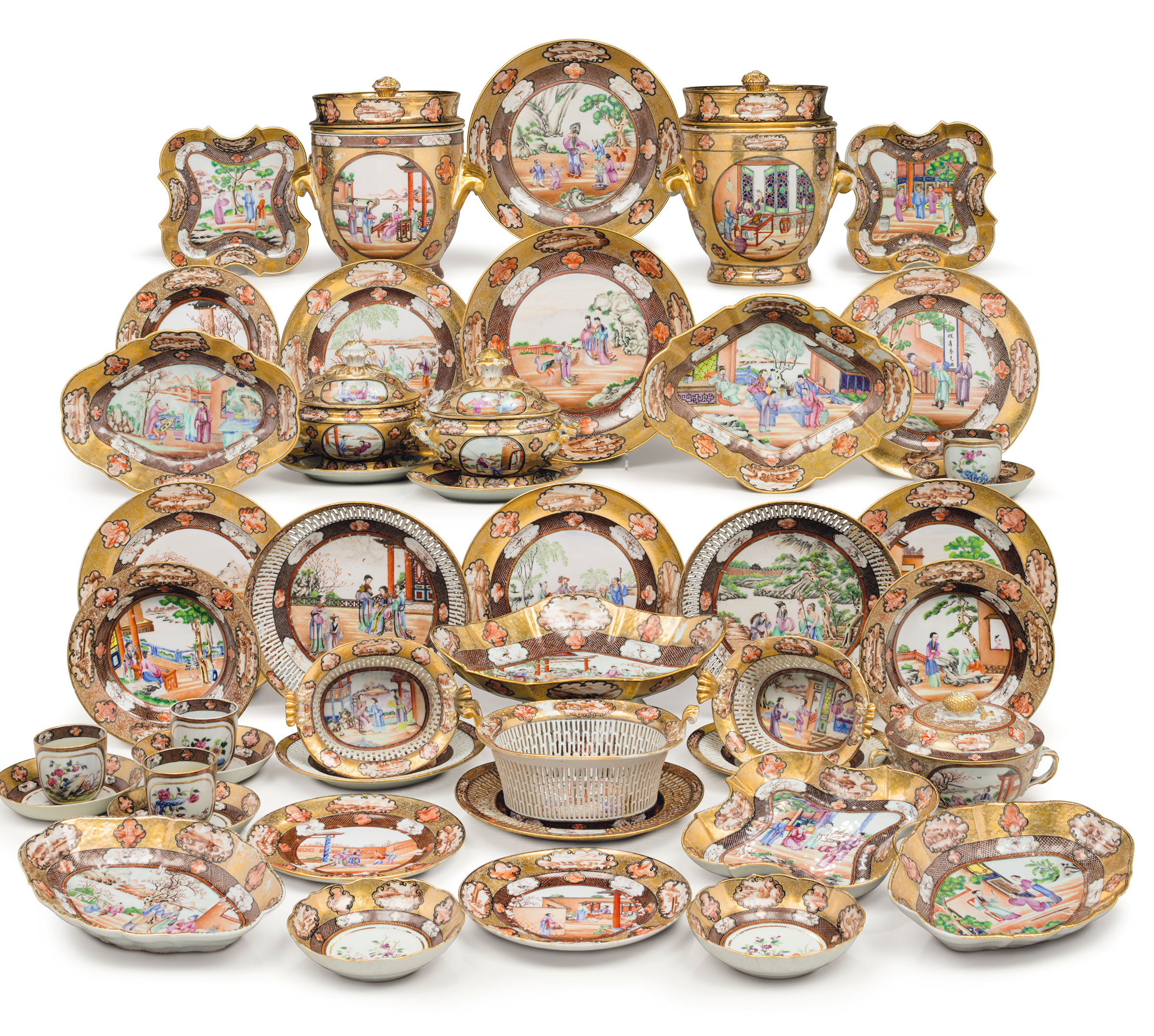 A Chinese export 'Rockefeller Pattern' assembled dinner service, Jiaqing period, circa 1805. Estimate: $100,000-150,000. This lot is offered in The Collection of David and Peggy Rockefeller: English & European Furniture, Ceramics & Decorations, Part I on 9 May at Christie’s in New York