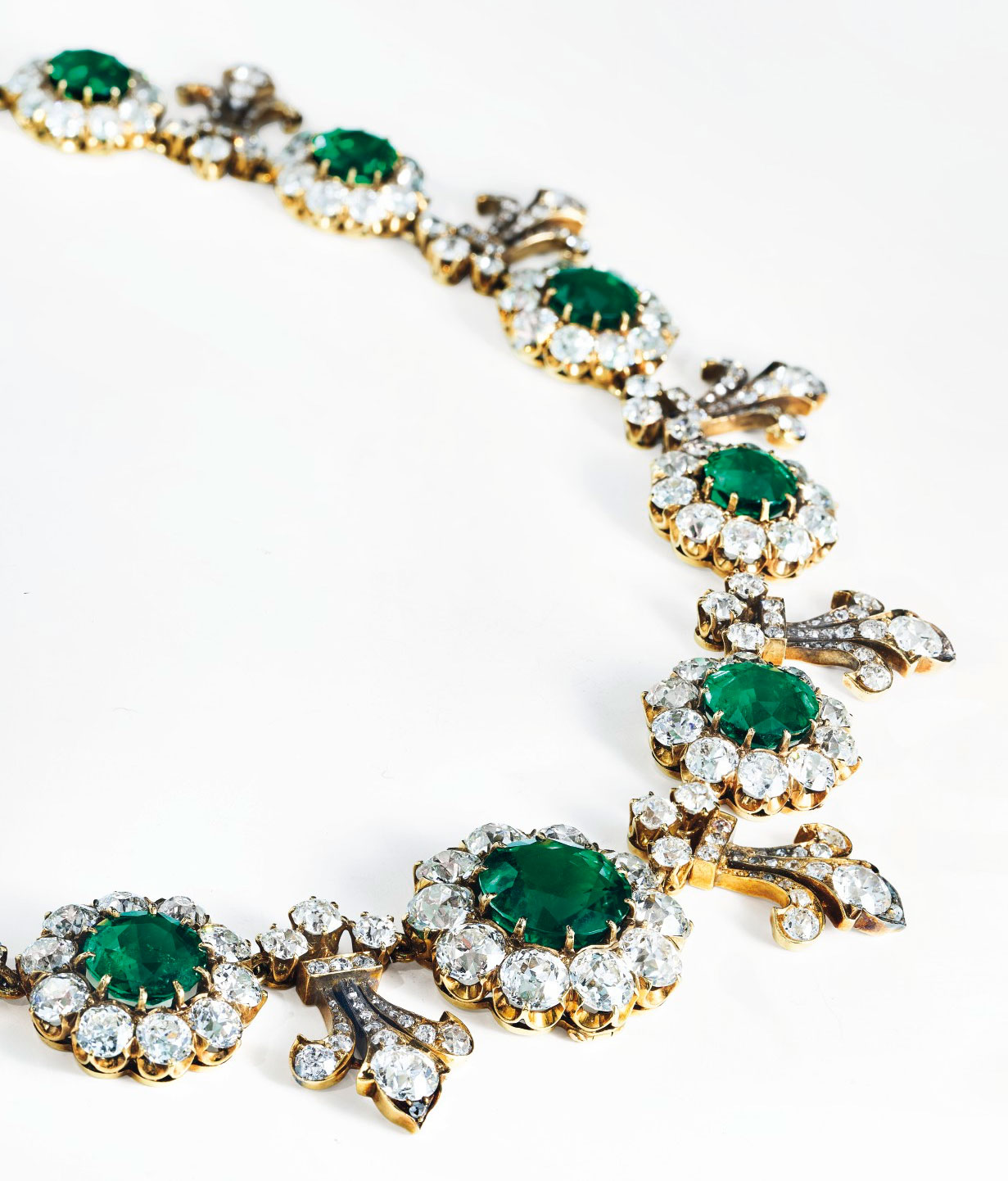An important late 19th-century emerald and diamond necklace by Tiffany & Co., 1880s. Thirteen graduated circular-cut emeralds (from approximately 7.19 to 1.70 carats each), old-cut diamonds, gold, 39.0 cm, blue Garrard case. Sold for CHF 1,572,500 on 16 May 2018 at Christie’s in Geneva