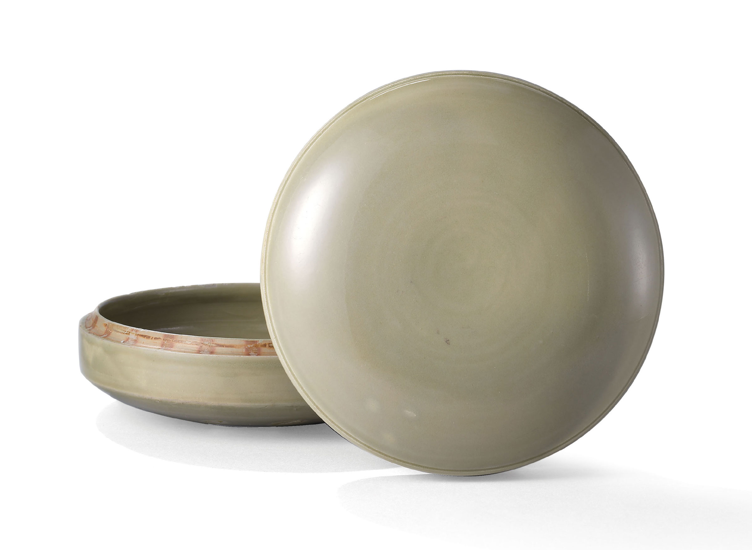 A very rare Yue mise box and cover, Late Tang dynasty-Five dynasties, 9th-10th century. 6⅞ in (17.5 cm) diam. Sold for HK$2,100,000 on 31 May 2017 at Christie’s in Hong Kong
