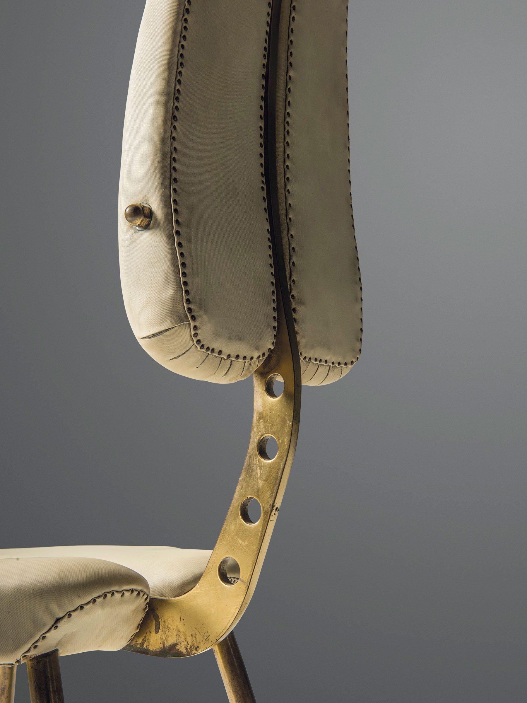 The ‘Tipo B’ is one of six identical chairs Mollino made for Lisa Ponti on the occasion of her marriage to the lawyer Luigi Licitra in 1950