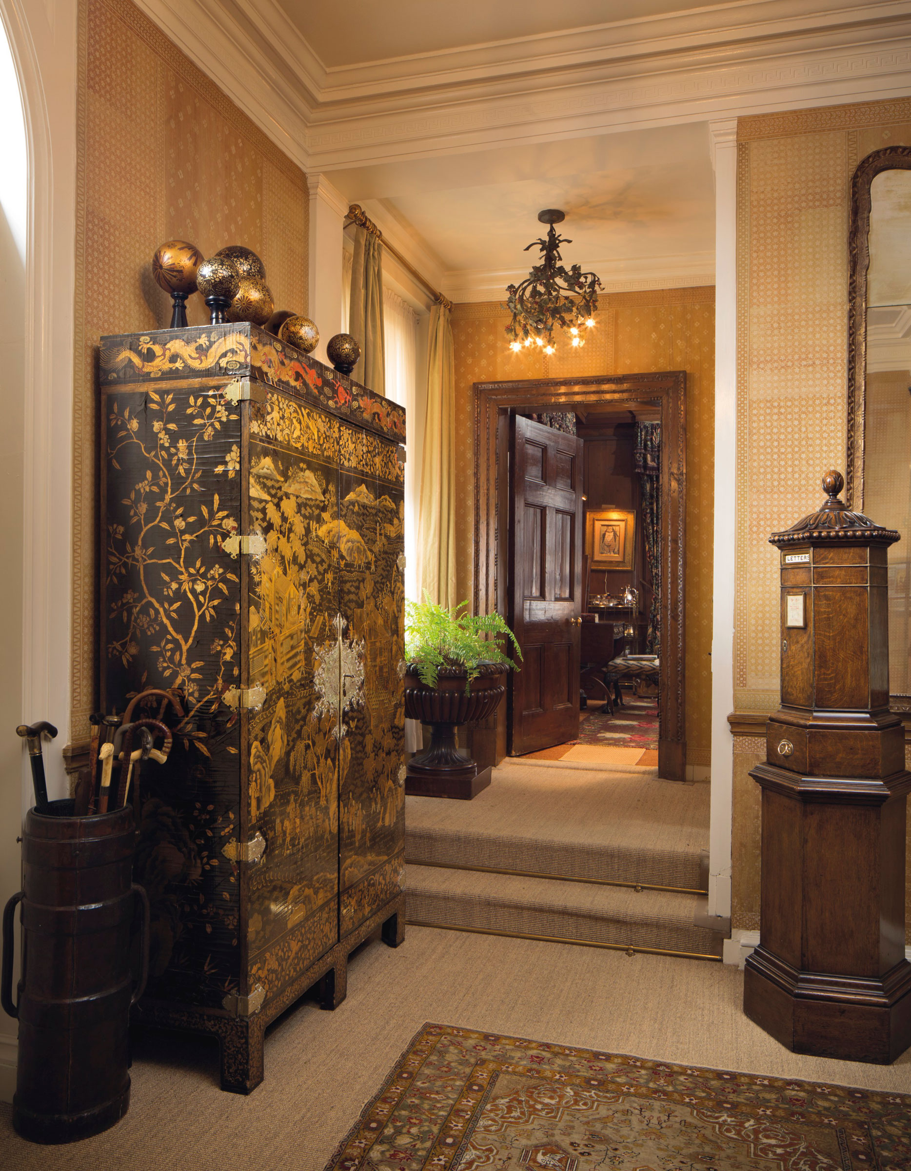 The entrance hall to Drue Heinz’s New York townhouse