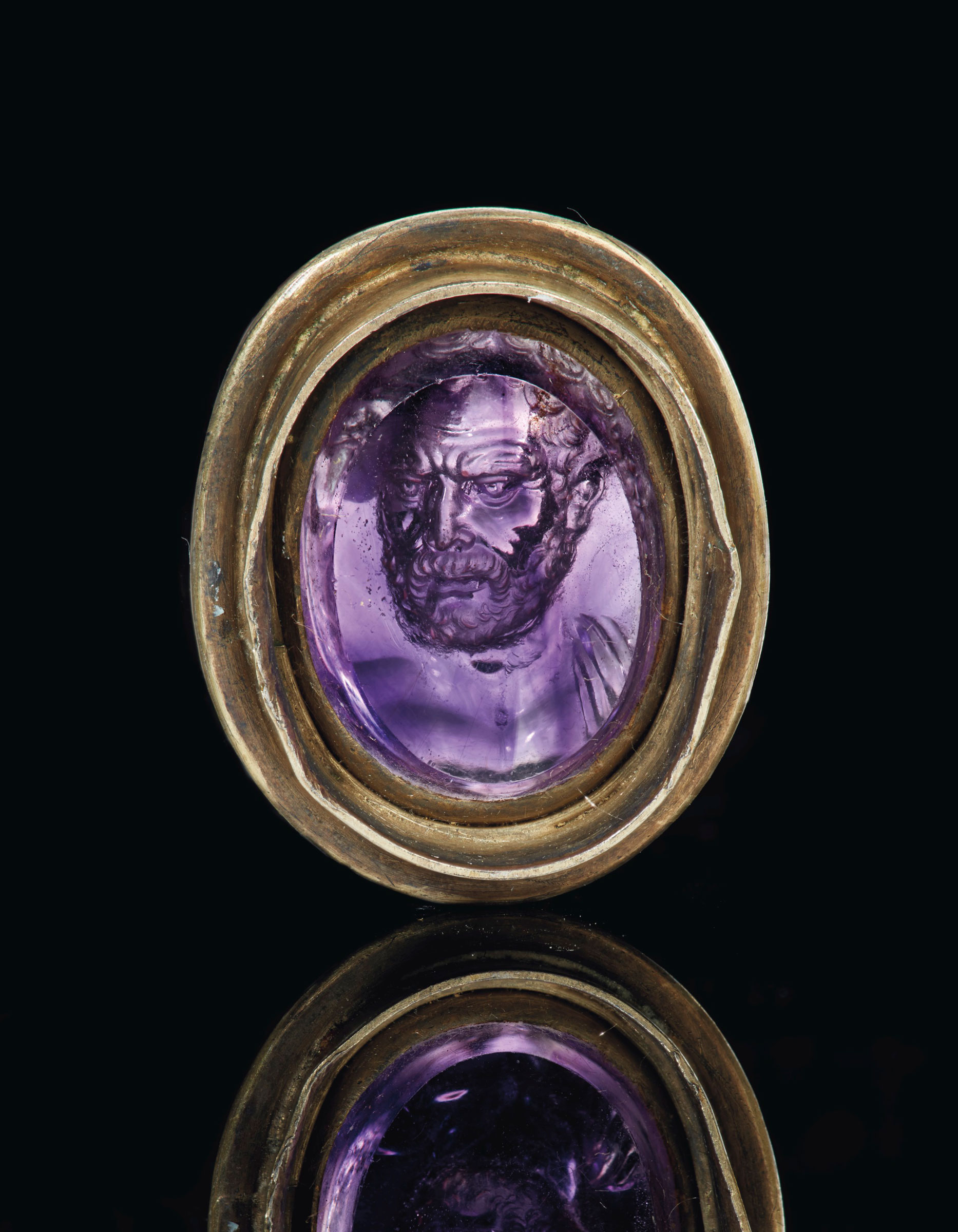 罗马狄摩西尼肖像紫水晶戒指宝石,附迪奥斯库里德签名,约公元前一世纪末制。长¾英寸(1.9公分)。此拍品于2019年4月29日在佳士得纽约售出,成交价1,575,000美元