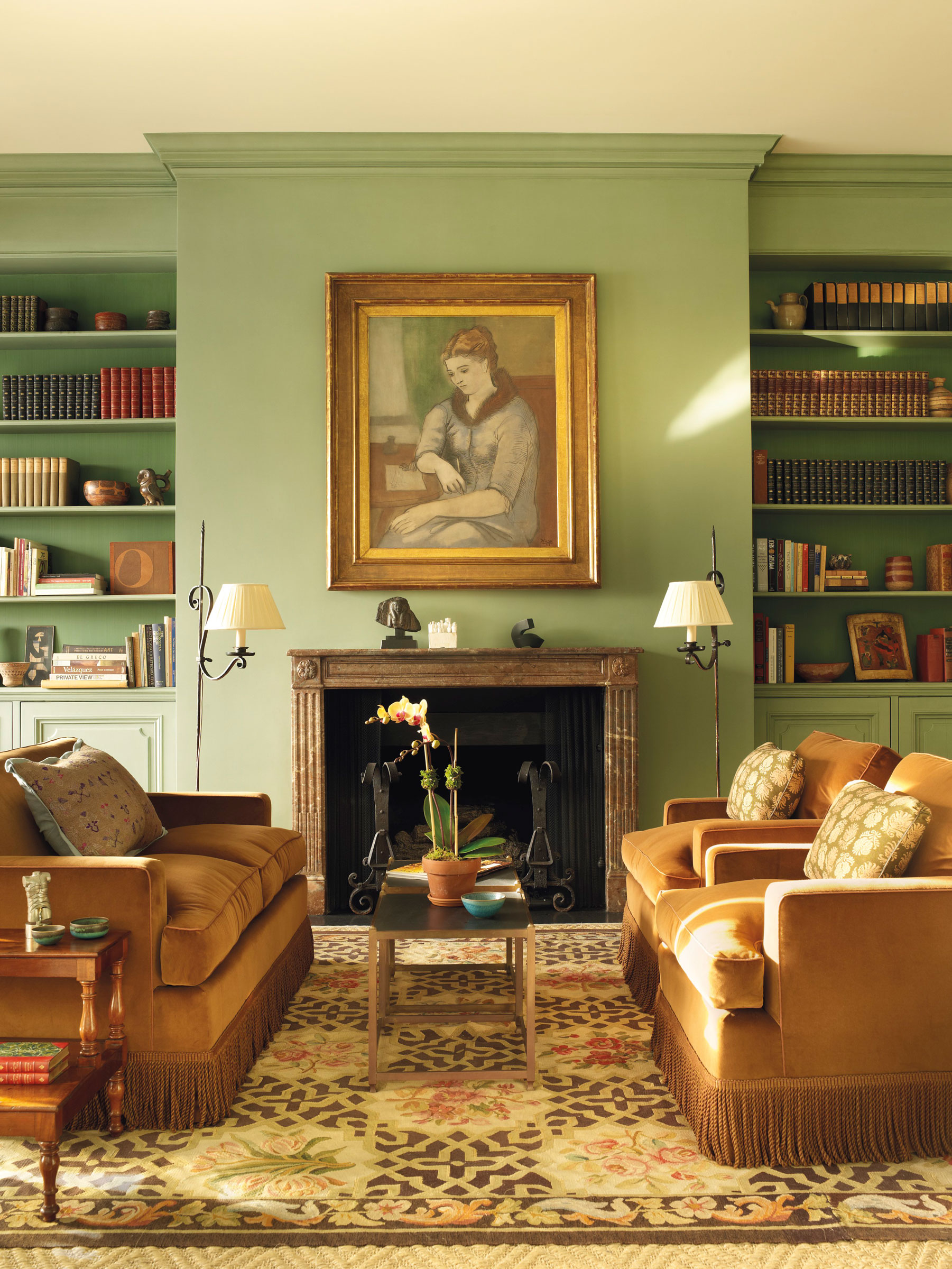 The sitting room of Titi von F&uuml;rstenberg&rsquo;s home, featuring Picasso&rsquo;s La Lettre (La R&eacute;ponse), painted on 16 April 1923, hanging above the fireplace. Sold for $25,245,000 on 13 May 2019 at Christie&rsquo;s in New York &copy; 2019 Estate of Pablo Picasso / Artists Rights Society (ARS), New York