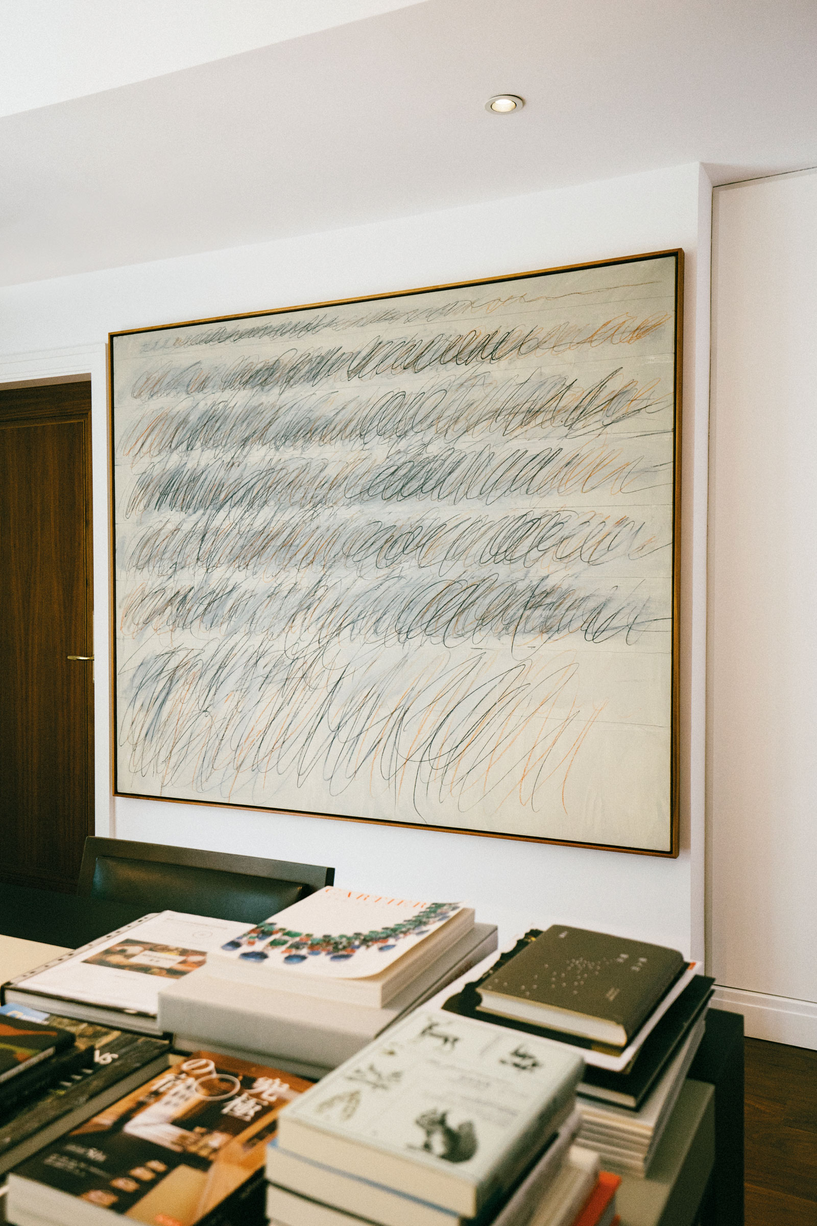 塞·托姆布雷,《无题》,1971。油彩 蜡笔 石墨 画布,160.7 x 195 公分。© Cy Twombly Foundation