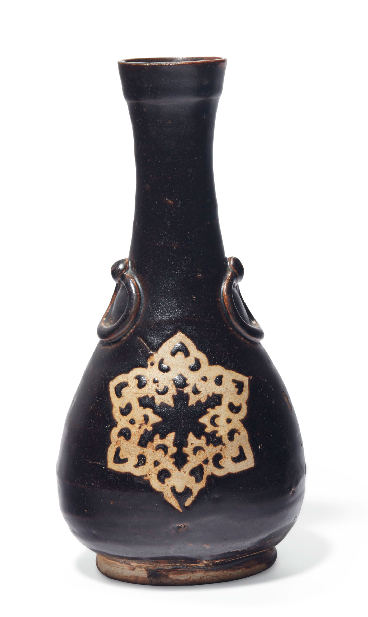 A rare Jizhou stencil-decorated pear-shaped vase, Southern Song-Yuan Dynasty, 13th-14th century. 8⅛  in (21  cm) high. Estimate: $20,000-30,000. Offered in Chinese Art from The Art Institute of Chicago  on 12 September 2019 at Christie’s in New York