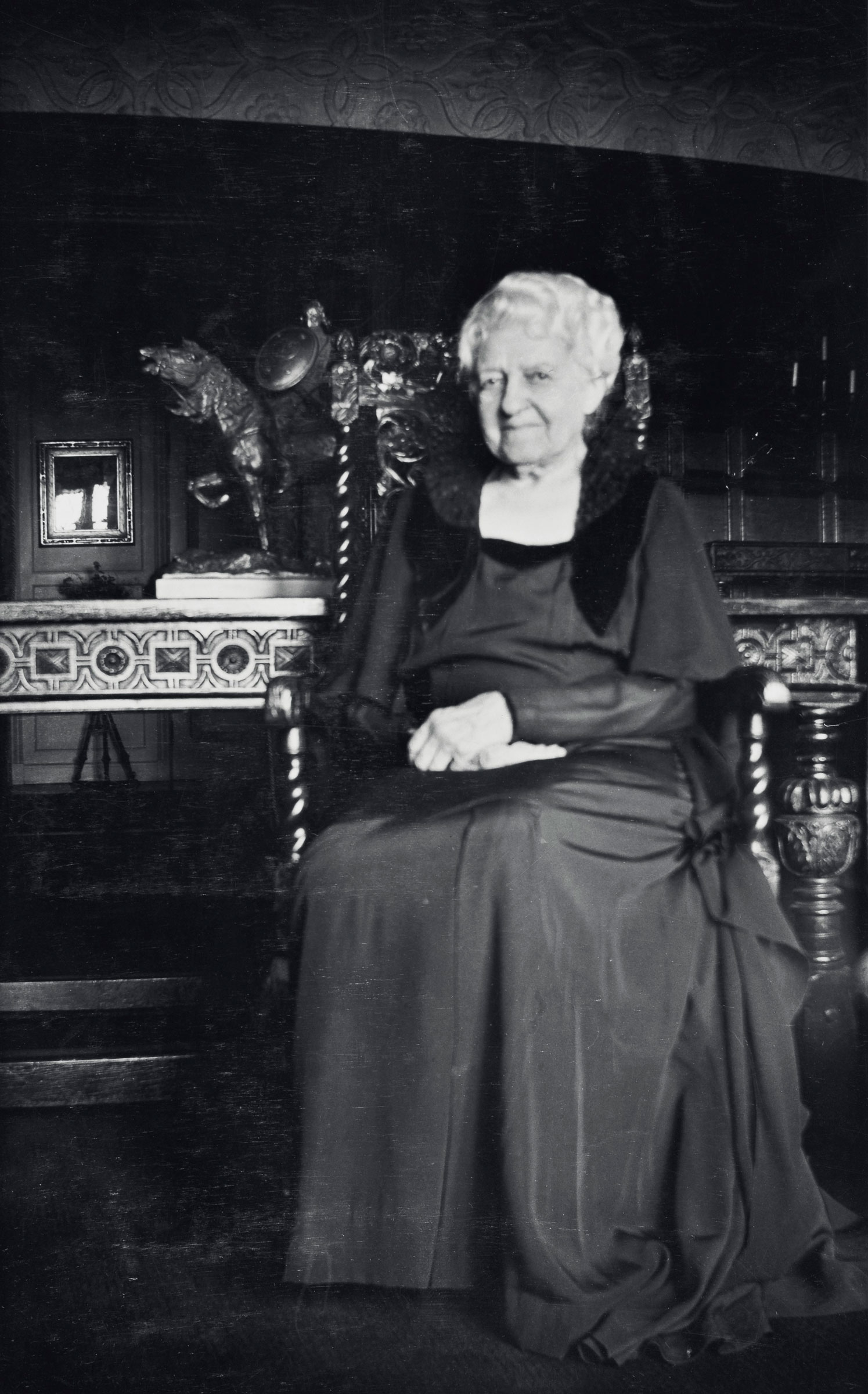 凱特‧斯特奇斯‧白金漢(1858-1937)(也稱為「芝加哥最高貴的單身女子」)捐贈一批豇豆紅釉瓷器和其他珍藏予芝加哥藝術博物館。© The Art Institute of Chicago