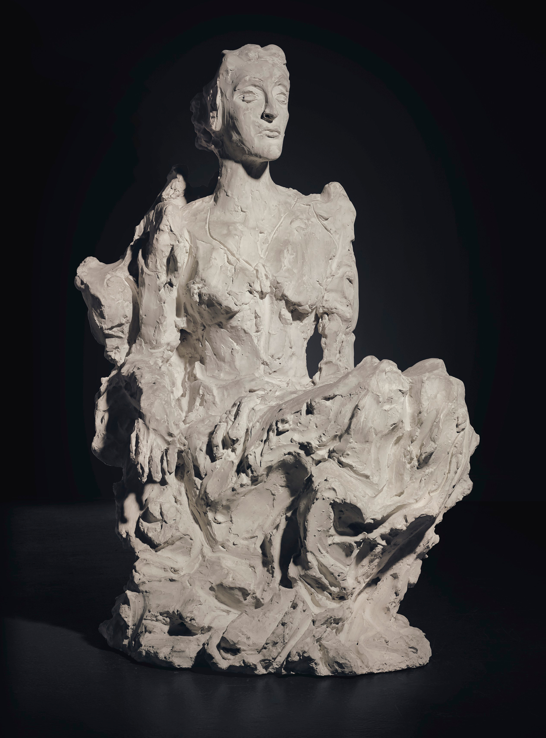 

盧齊歐&middot;封塔納（1899-1968），《巴洛克椅子》，1946年作。石膏。47 &frac14; x 25 7/8 x 21 1/2吋（120 x 65 x 80公分）。估價：400,000 &ndash; 600,000英鎊。此作將於2019年10月4日在佳士得倫敦「意大利思潮」拍賣呈獻。作品&copy; Lucio Fontana/SIAE/DACS, London 2019
