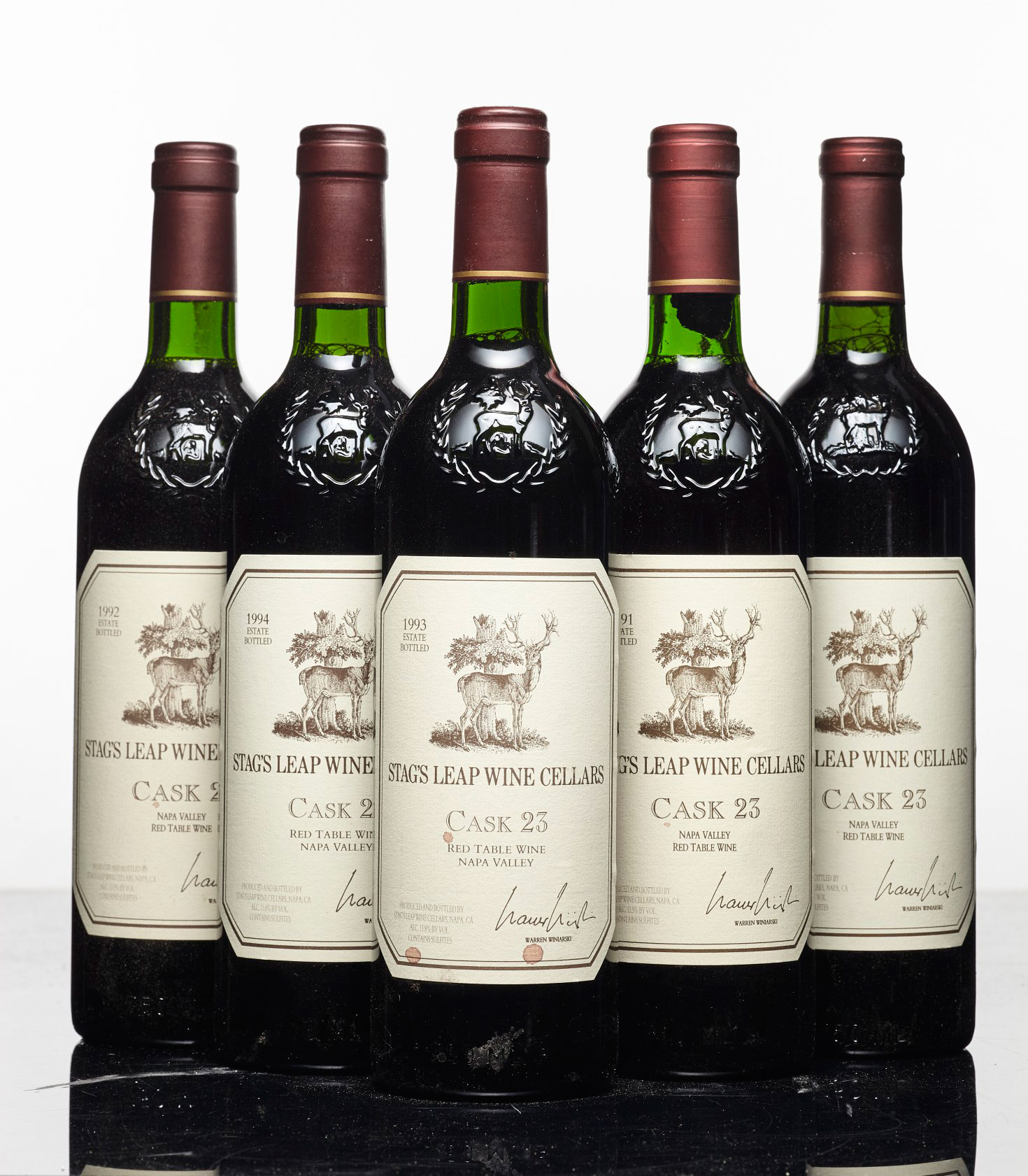 鹿躍酒莊垂直年份1990至1994年Cask 23，5瓶裝。估價：600-1,000美元。此拍品將於3月24日至4月7日在佳士得名釀（網上專場）中呈獻