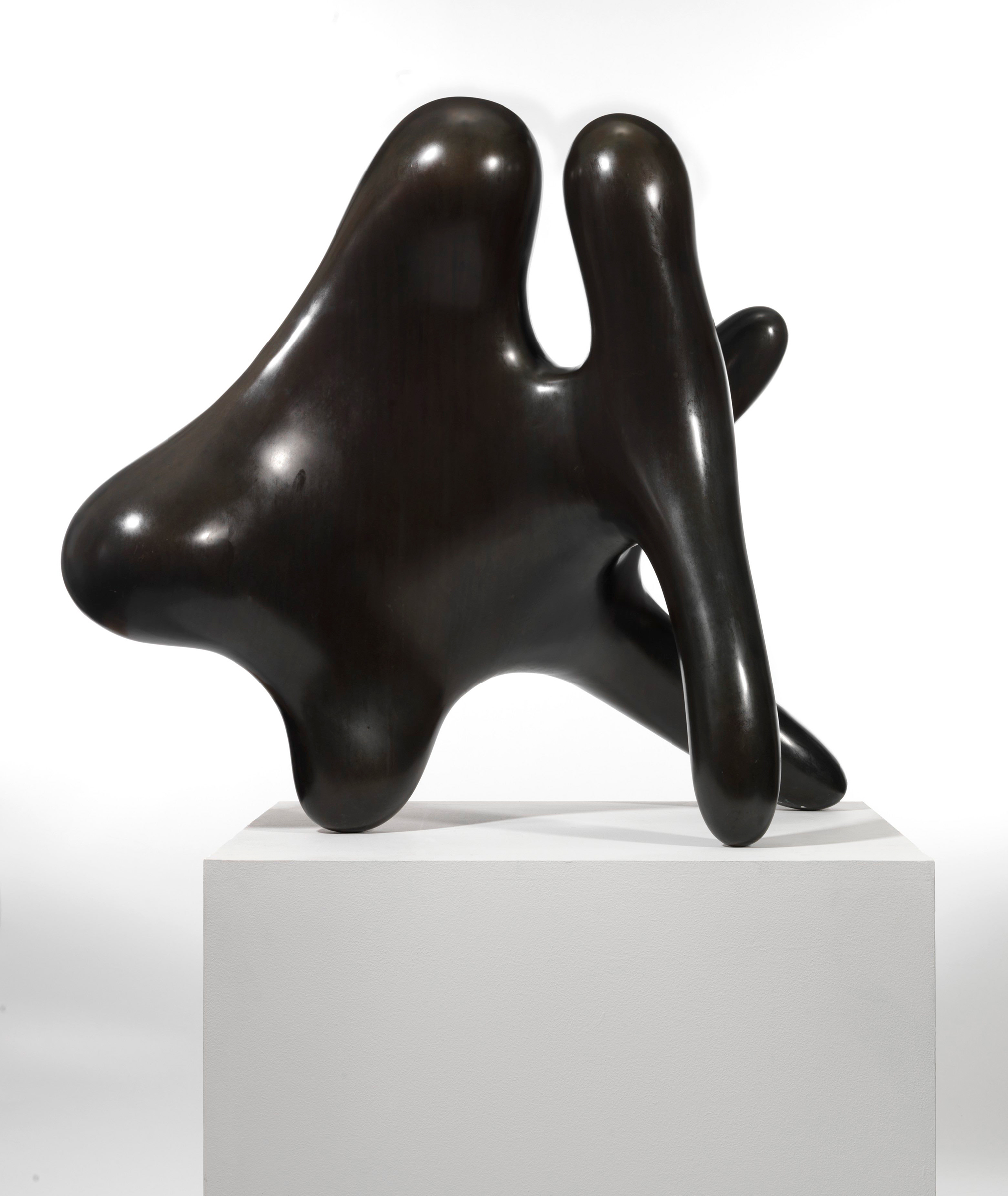 汉斯·阿尔普（1886-1966），《地中海组合》，1965年构思，1972年铸造，四件无编号版本之一，有棕色铜锈的青铜。高30¾吋（78公分）。估价待询