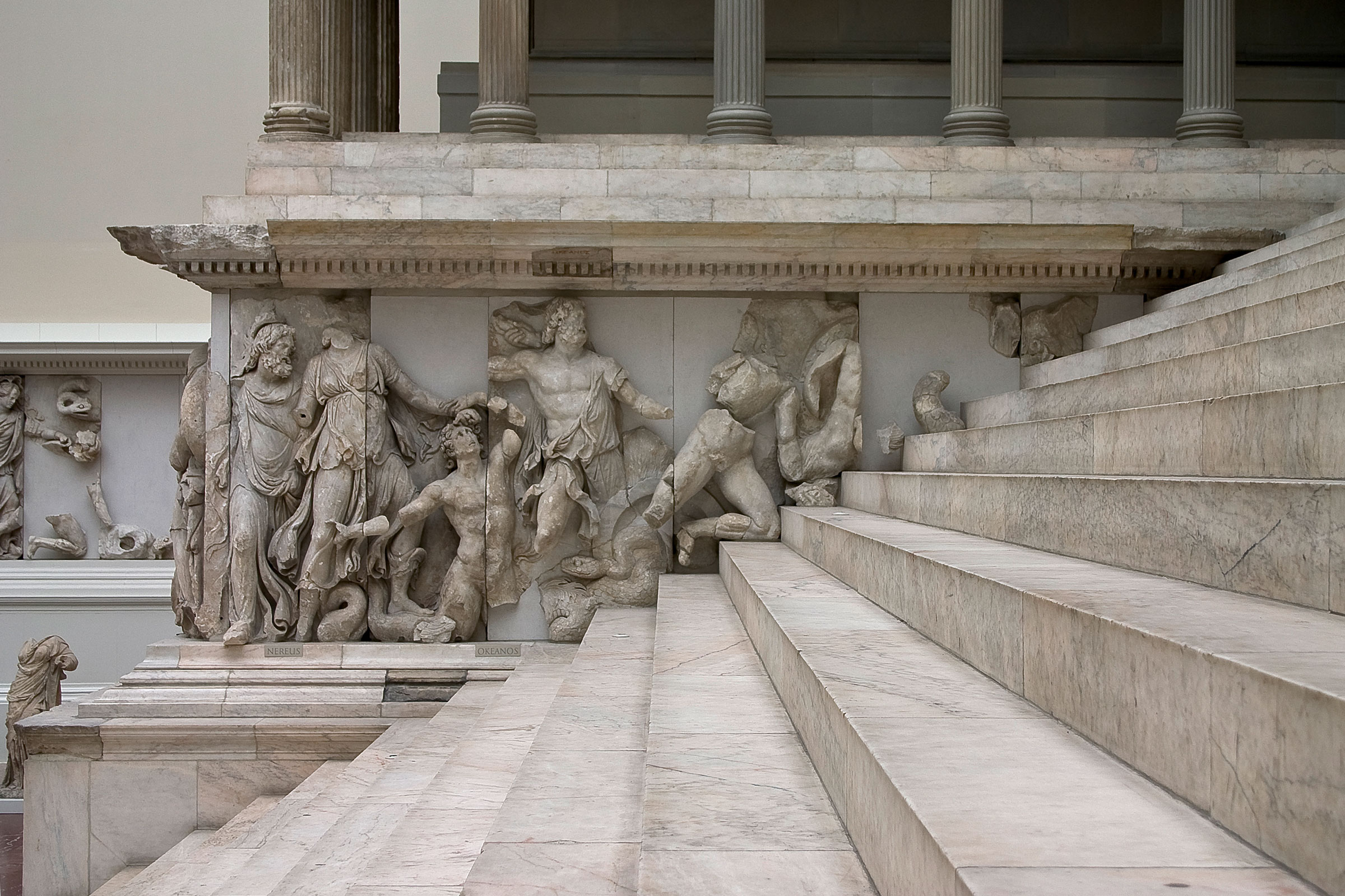 Detail of the Pergamon Altar. Photo: © Staatliche Museen zu Berlin, Antikensammlung / Photographer: Johannes Laurentius