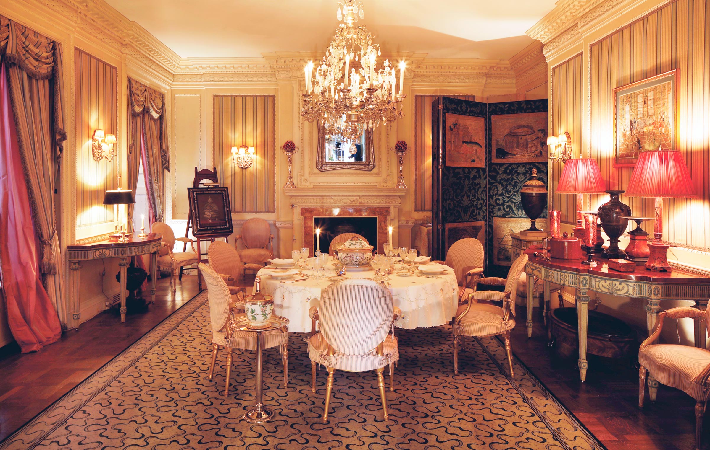 Those invited to dine at 834 Fifth Avenue ranged from Wall Street sharpshooters to Washington power brokers. © 2020 Visko Hatfield