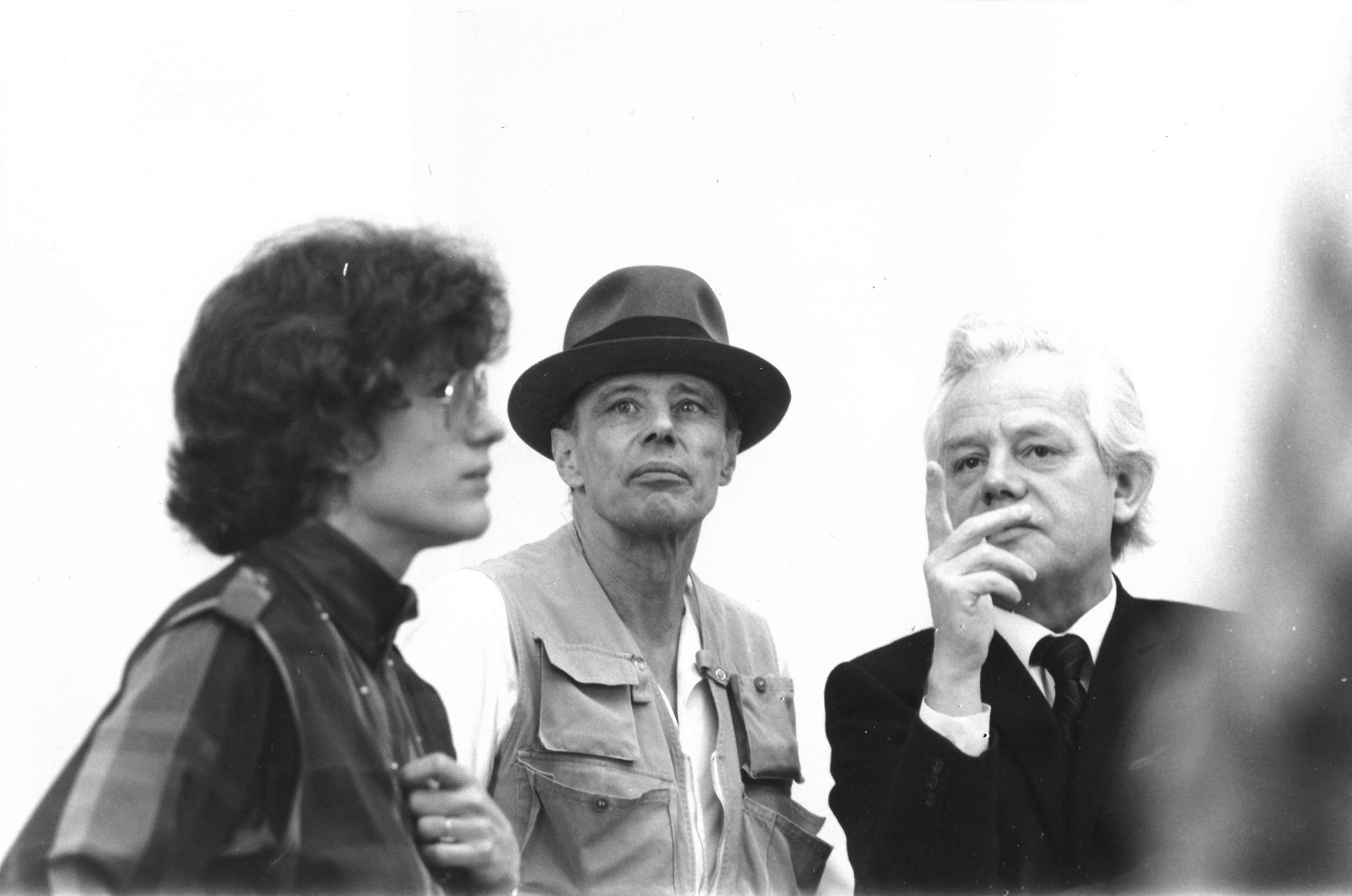 Professor Dr Karin von Maur with Joseph Beuys and Professor Dr Peter Beye in 1984. Photo: © Staatsgalerie Stuttgart
