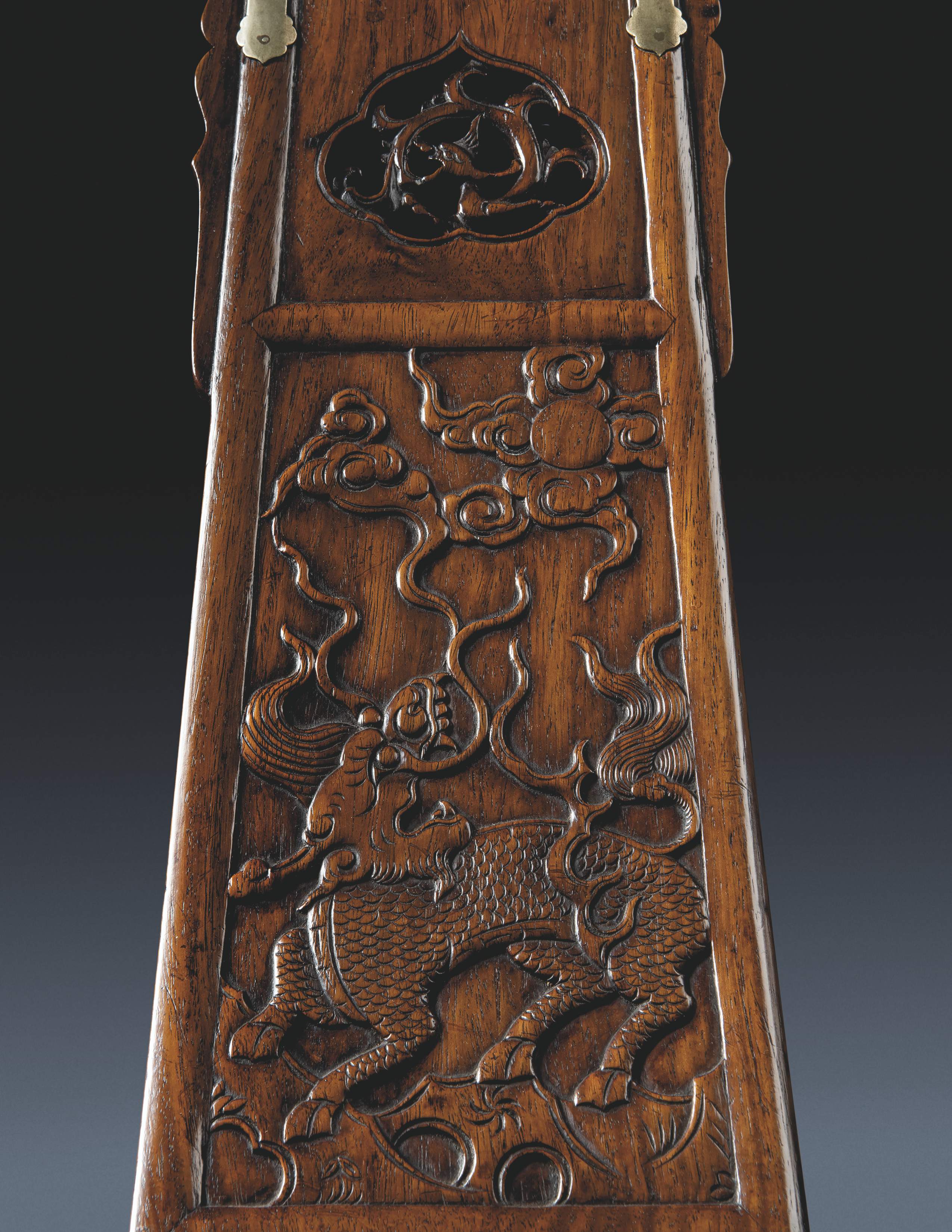 A magnificent and exceedingly rare Huanghuali folding horseshoe-back armchair, JIAOYI (detail), 17th Century. 42 in. (106.6cm.) high, 29 in. (73.7cm.) wide, 24 ½ in. (62.2cm.) deep. Estimate: HK$8,000,000 – 12,000,000. Offered in Classical Chinese Furniture from Heveningham Hall on 28 May 2021 at Christie’s in Hong Kong