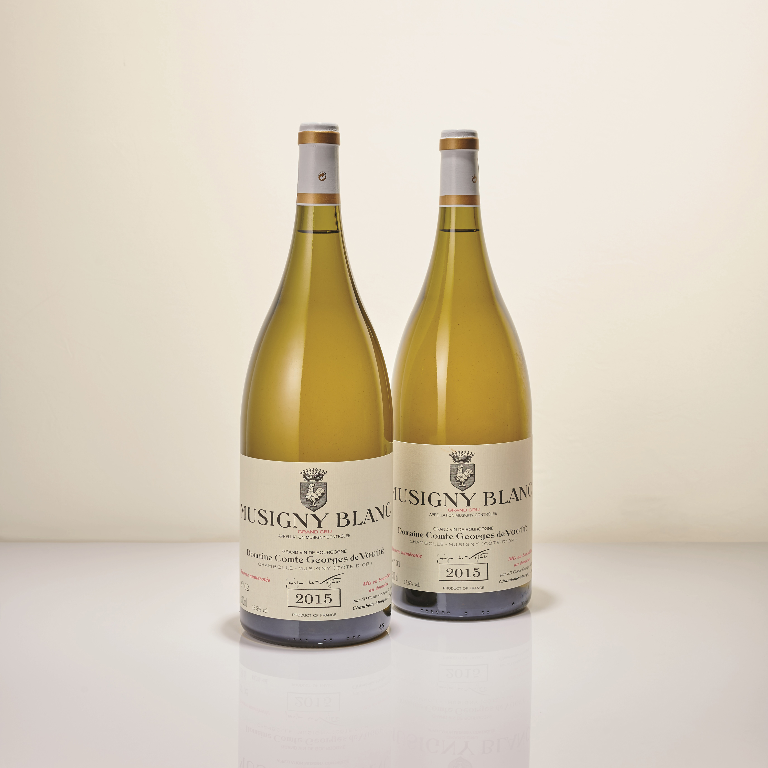 Domaine Comte Georges de Vog&uuml;&eacute;，Musigny Blanc 2015。特级园，夜丘。一组3瓶1.5公升装。估价40,000-60,000港元。此拍品将于2021年5月20日在佳士得香港绝代私人窖藏布艮地稀世名酿呈献