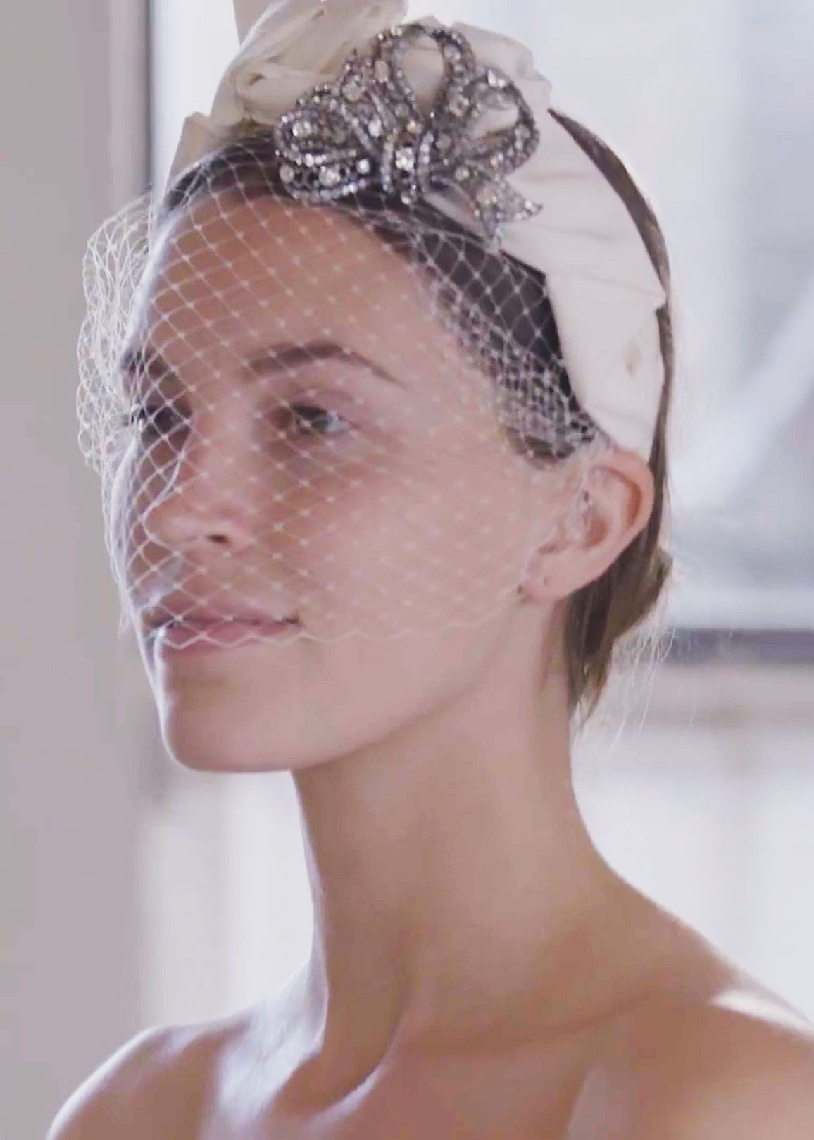 By adding the brooch to the headpiece, Rose created a showstopping element