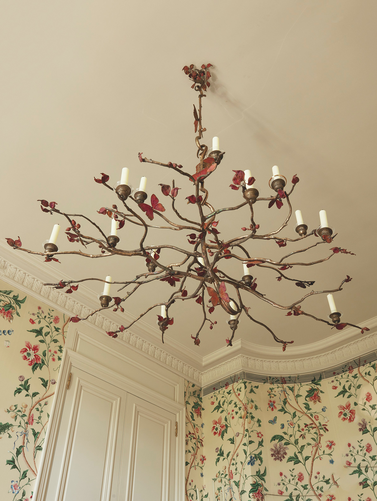 Claude Lalanne (1925-2019), 'Structure V&eacute;g&eacute;tale' chandelier with 16 candles, unique piece, 2003. Patinated bronze and patinated copper. Height: 175 cm (68 7/8 in); Width: 149 cm (58 5/8 in); Depth: 104 cm (41 in). Estimate: &euro;800,000-1,200,000. Offered in A Parisian pied-&agrave;-terre curated by Hubert de Givenchy on 14 September 2021 at Christie&rsquo;s in Paris