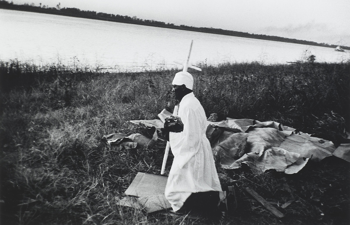 Robert Frank (1924-2019), Mississippi River, Baton Rouge, Louisiana, 1955. Gelatin silver print, printed c.1977. Image: 9½ x 14⅜ in (24.1 x 36.5 cm). Sheet: 12 x 16 in (30.4 x 40.6 cm). Estimate: $30,000-50,000. Offered in Photographs on 6 October 2021 at Christie’s in New York