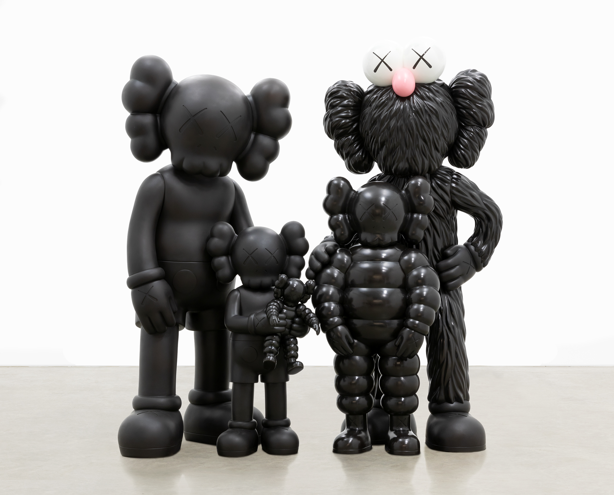 KAWS, FAMILY, 2021. Bronze, paint. 86¼ x 81½ x 37⅝ in. © KAWS / Private Collection