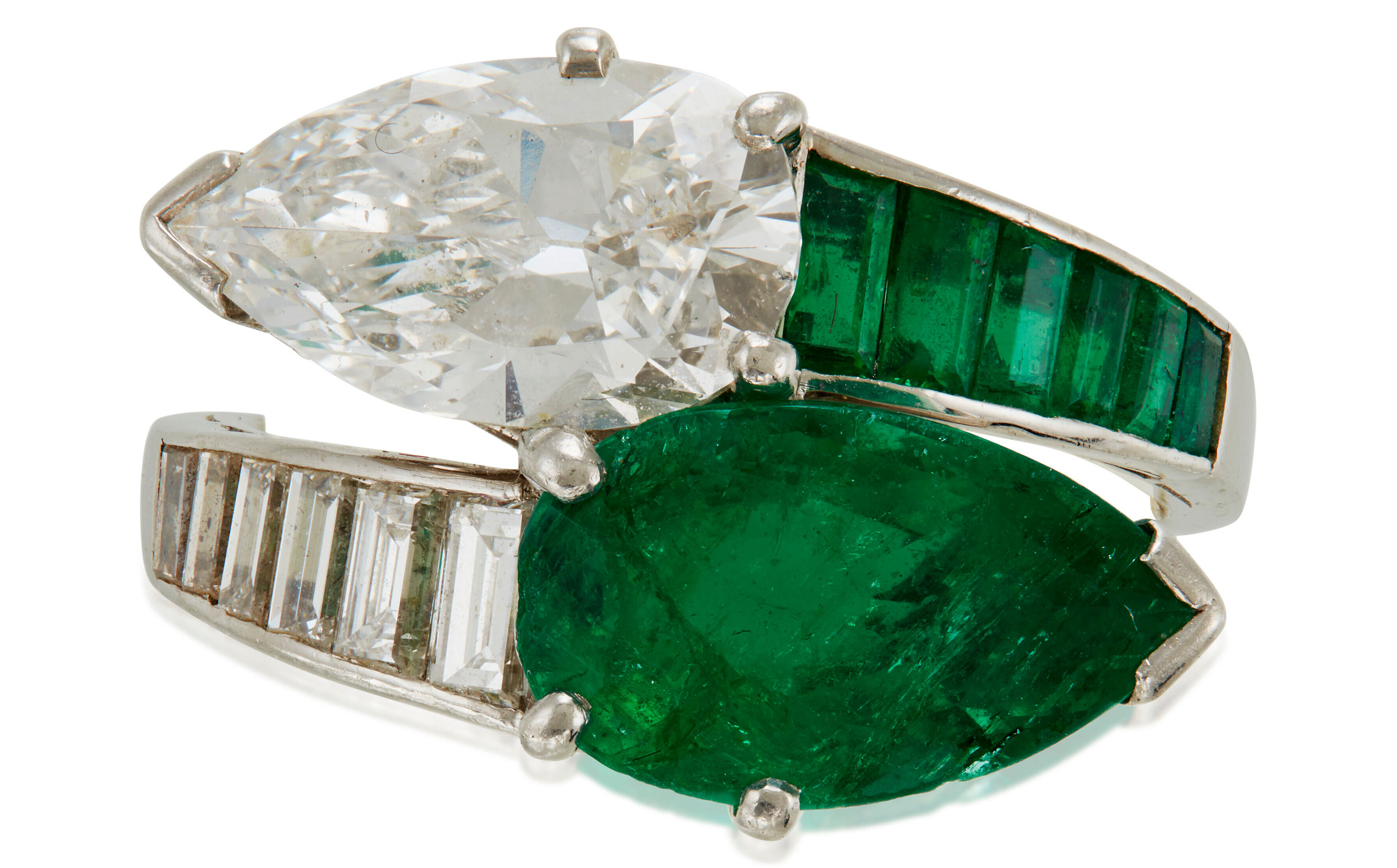 
No reserve | twin-stone emerald and diamond ring. Emerald: 1 pear-shaped, measuring 12.10 x 7.30 x 5.16 mm and calculated to weigh approximately 2.20 - 2.50 carats. Estimate: $6,000-8,000. Offered in Jewels Online on 24 January-9 February 2022 at Christie&rsquo;s Online
