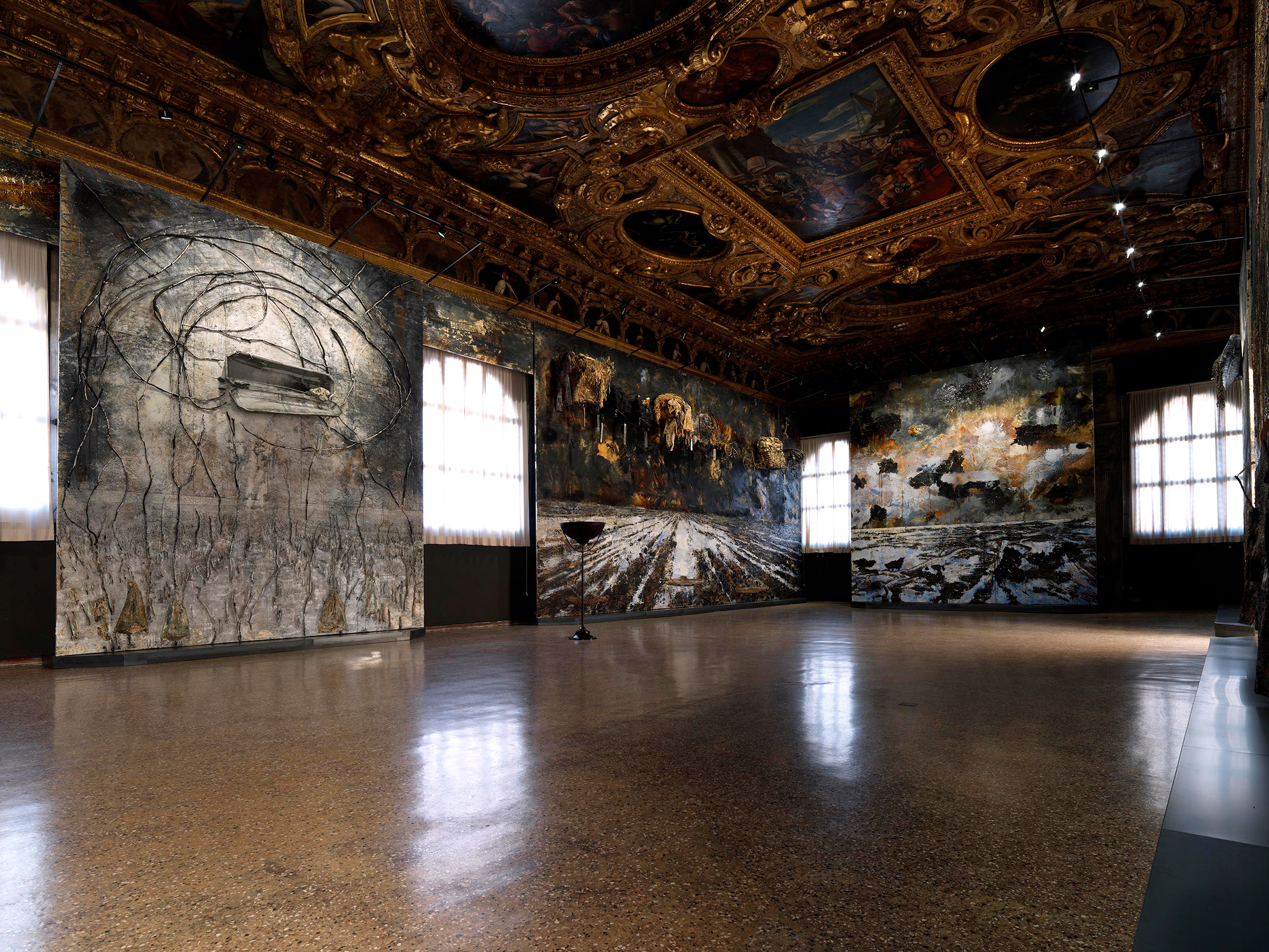 A view of Anselm Kiefer’s installation at the Doge’s Palace, Questi scritti, quando verranno bruciati, daranno finalmente un po’ di luce (Andrea Emo), 2022. © Anselm Kiefer. Photo: Georges Poncet. Courtesy Gagosian and Fondazione Musei Civici Venezia