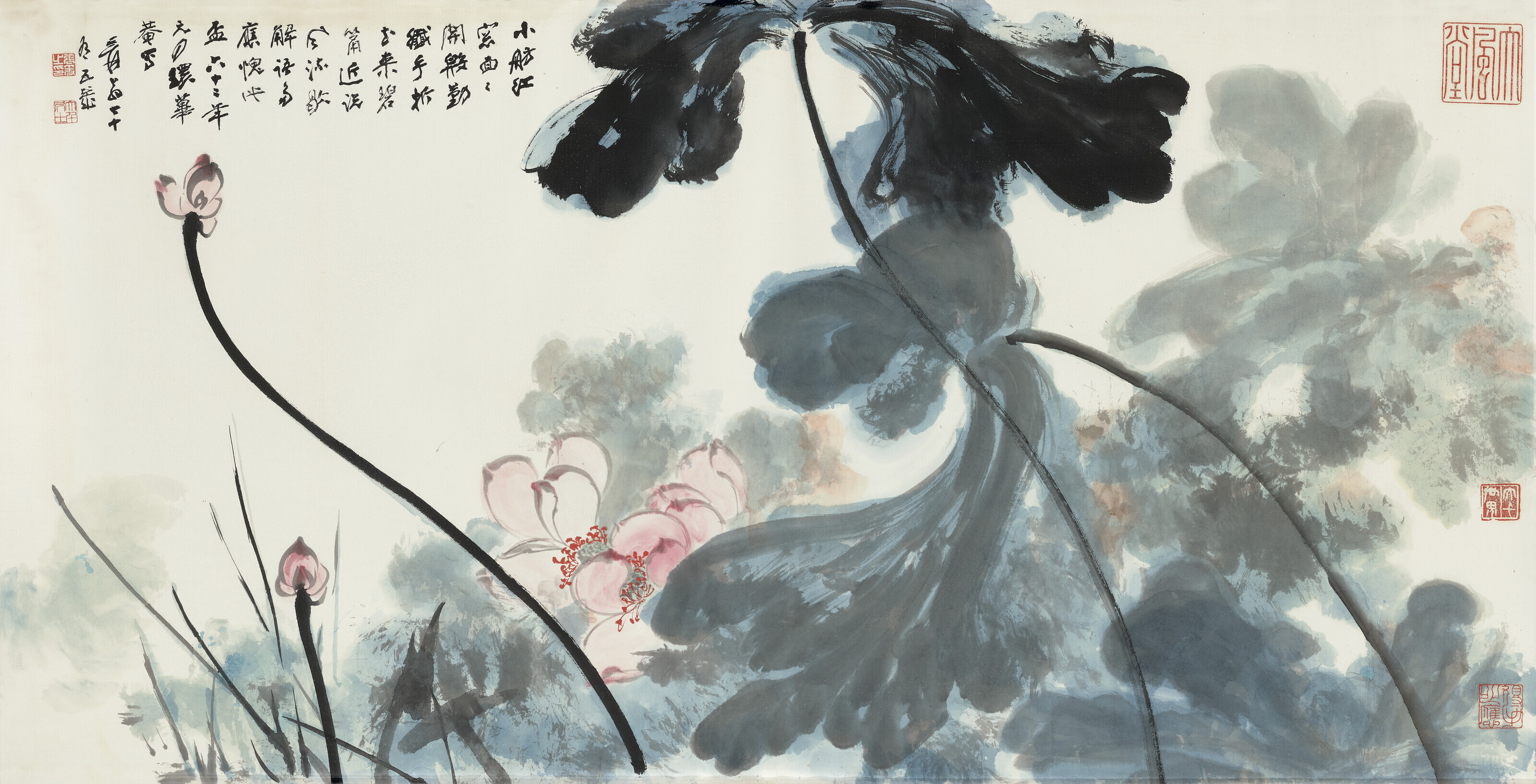 张大千（1899-1983），《粉荷》。设色纸本　镜框　一九七三年作，69.5 x 136.5 公分 (27⅜ x 53&frac34; 英寸)。估价：1,500,000-2,000,000港元。此作将于2022年5月29日在佳士得香港中国近现代及当代书画拍卖呈献
