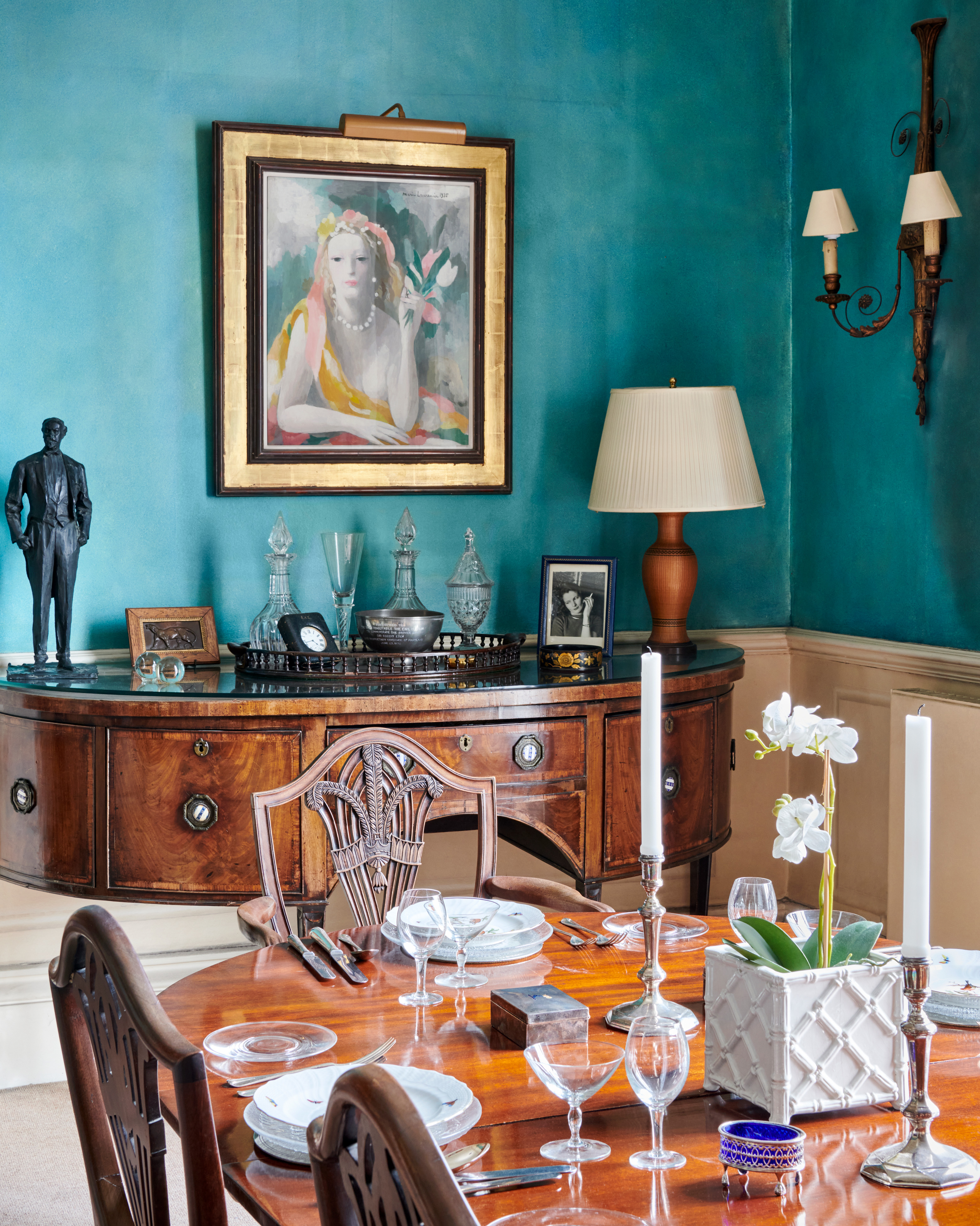 Above the George III mahogany sideboard in the dining room of Lady Avon’s London apartment is Femme tenant des fleurs ou le Printemps, 1935, by Marie Laurencin (1883-1956). Offered in Churchill to Eden: The Collection of The Earl and Countess of Avon on 21 October 2022 at Christie’s in London