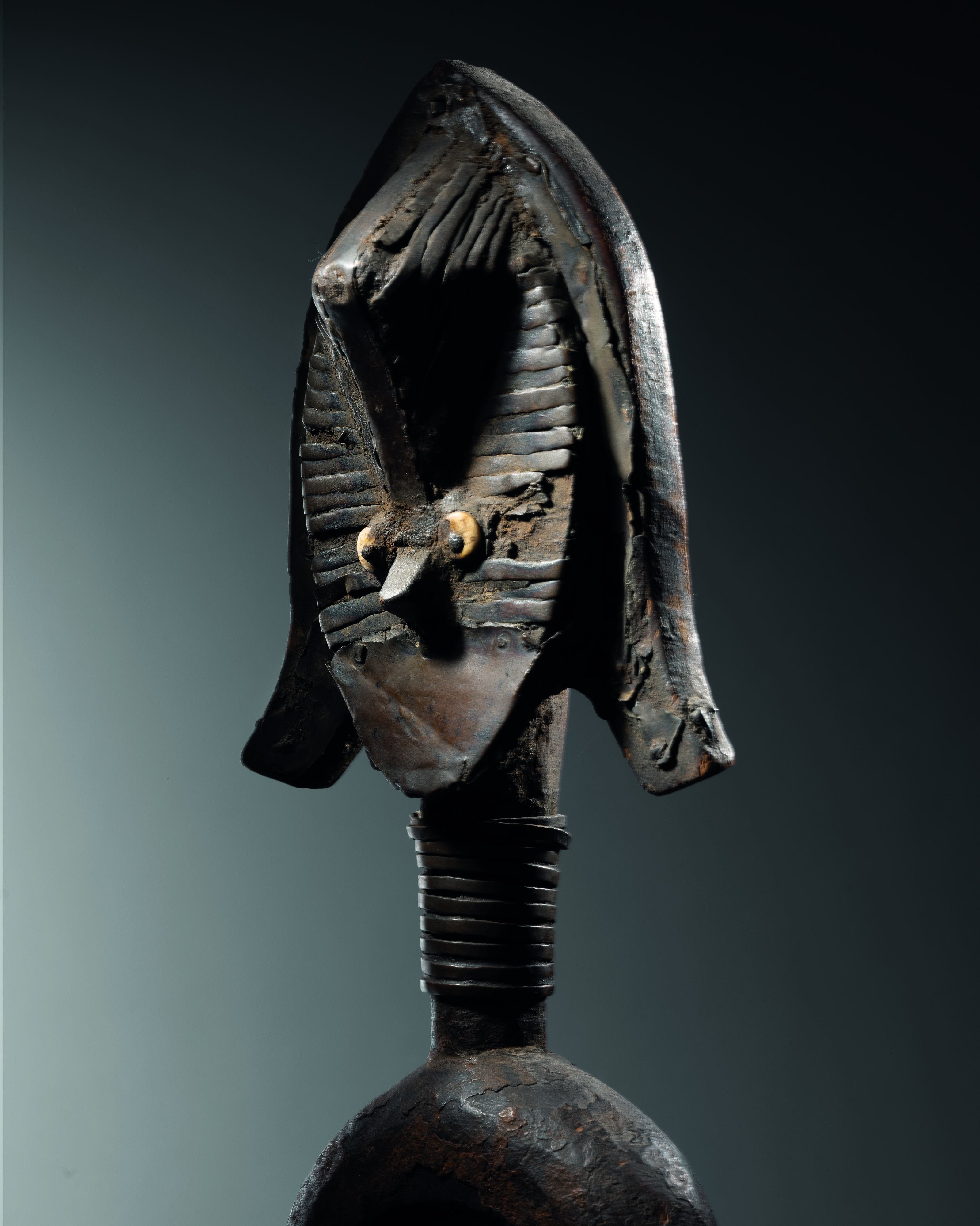 Lot 1, Reliquary figure Kota-Shamaye, Gabon. 14¾ in (37.5 cm) high. Estimate: €100,000-150,000. Offered in Collection Béatrice et Patrick Caput on 20 October 2022 at Christie’s © Nicolas Bruant