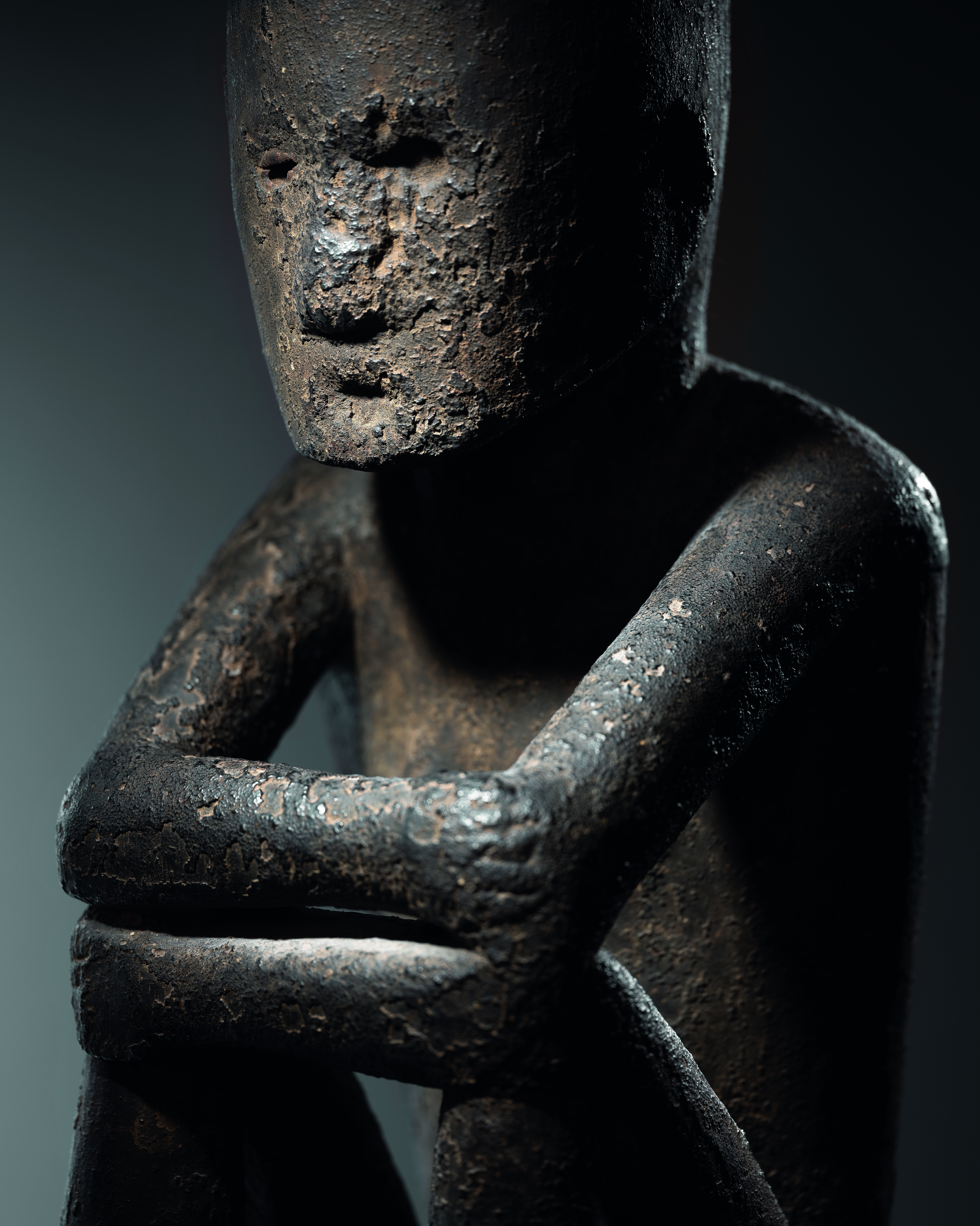 Lot 21, Bullul Ifugao Statue, Republic of the Philippines. 31⅛ in (79 cm) high. Estimate: €200,000-300,000. Offered in Collection Béatrice et Patrick Caput on 20 October 2022 at Christie’s Paris © Nicolas Bruant
