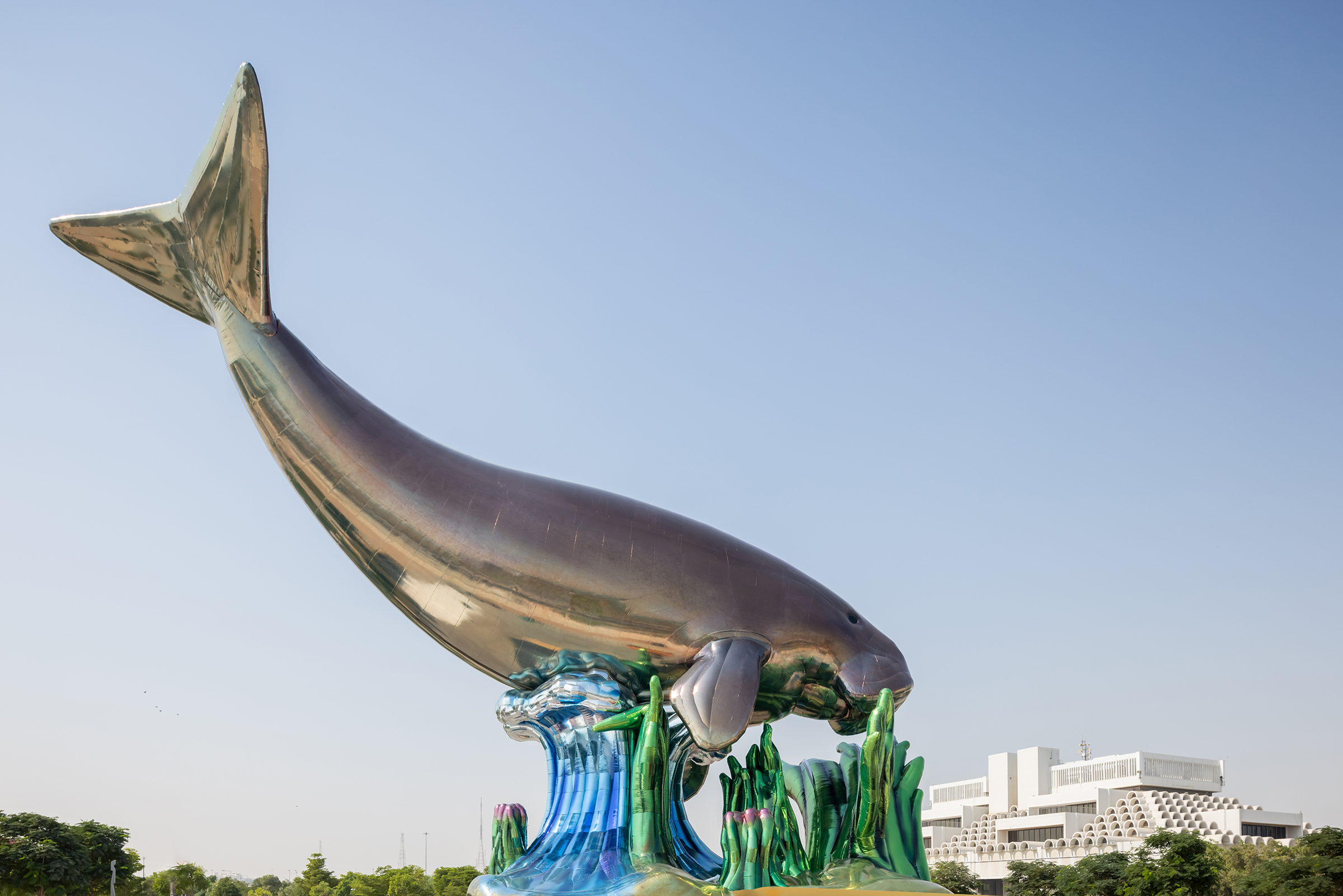Jeff Koons (b. 1955), Dugong, 2020-22. 24 x 32 metres. Installation view, the Corniche in Al Masrah Park. Photo: © Iwan Baan. Courtesy Qatar Museums. Artwork: © Jeff Koons