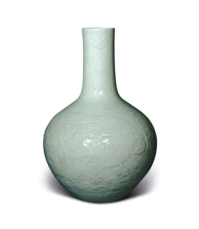 The closest example to the present lot is a large, 58.9 cm globular vase, or tianqiuping, in the Beijing Palace Museum. Photio: collection of the Palace Museum, Beijing