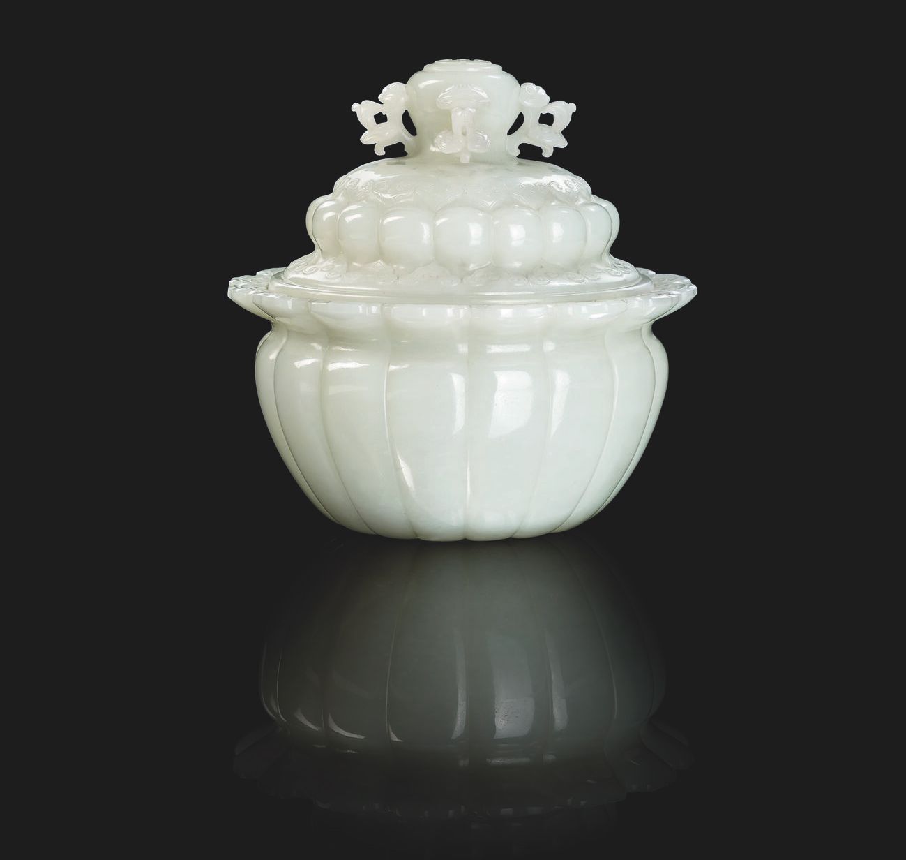 White jade lidded bowl, Qing dynasty, Qianlong period (1736-1795). Height: 13 cm (5⅛ in); Diameter: 15 cm (5⅞ in). Estimate: €300,000-500,000. Offered in From Beijing to Versailles, the V.W.S. collection on 13-14 December at Christie’s in Paris