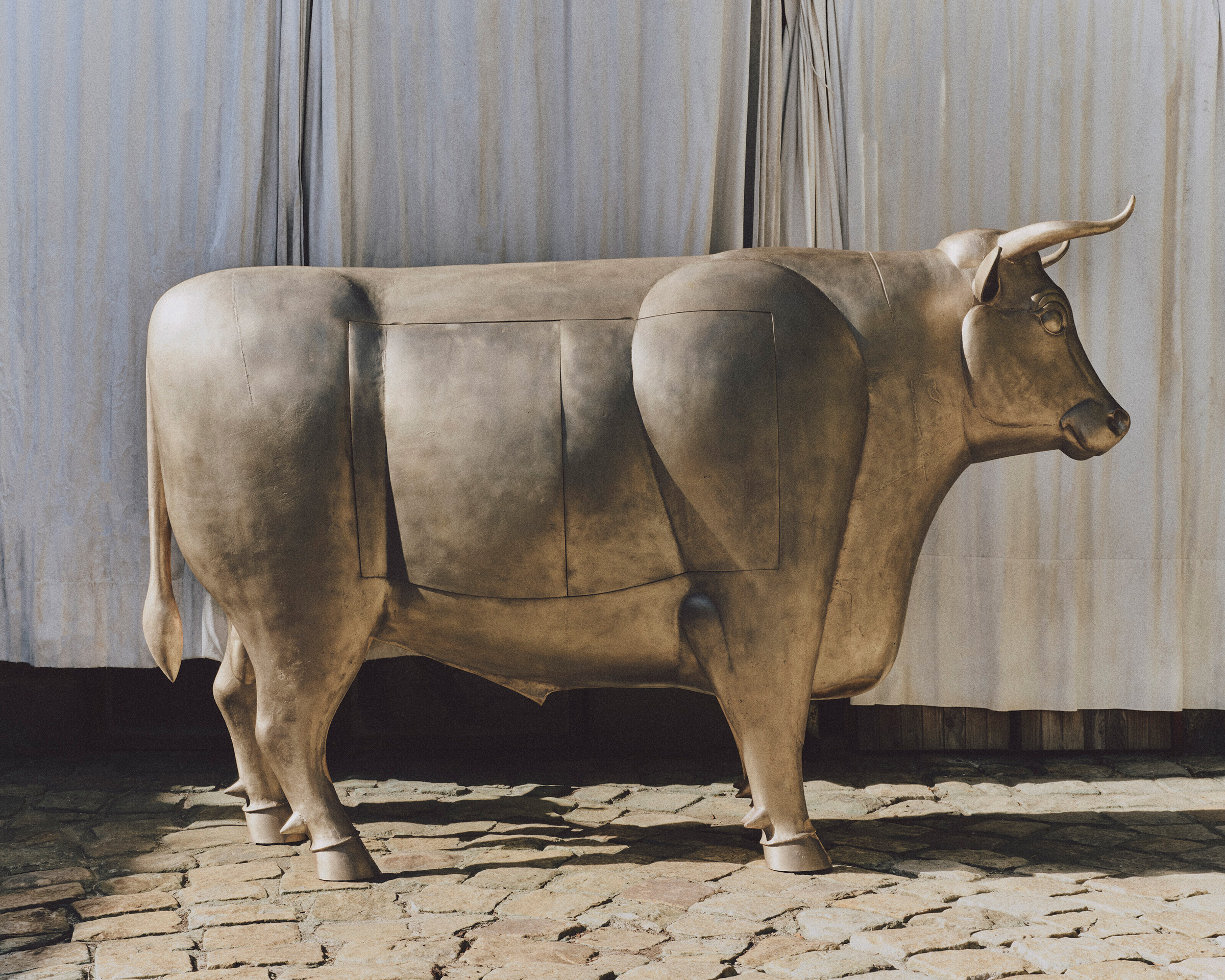 François-Xavier Lalanne (1927-2008), Taureau I Bar, 1994. Gilt bronze. 59⅞ x 96⅞ x 30.5 in (152 x 246 x 77.5 cm) closed. Sold for $2,340,000 in Sculpting Paradise: The Collection of Marie Lalanne on 7 December 2022 at Christie’s in New York