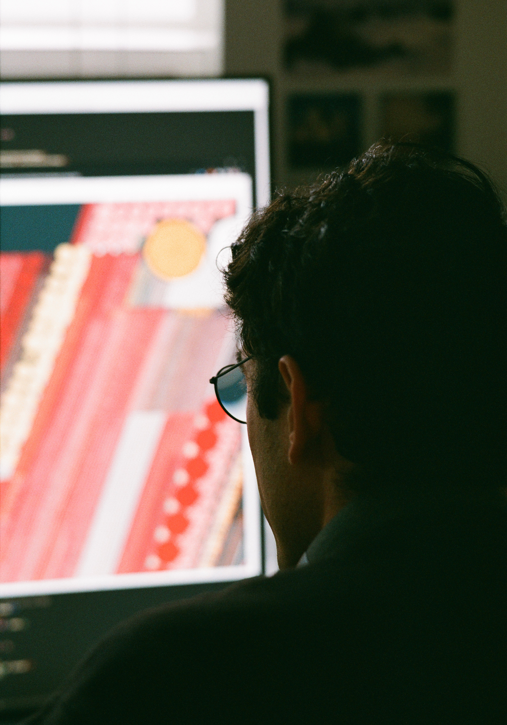 Tyler Hobbs in the studio. 'My goal was to ensure that you could look through all 999 outputs and not get bored'
