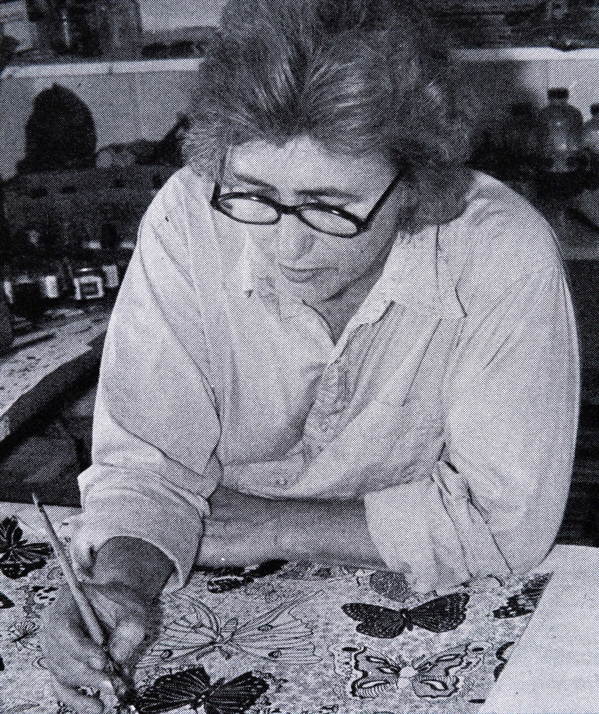 Suzie Zuzek, drawing Pretty Butters, in her Key West Hand Fabrics studio, late 1960s. Pretty Butters will be offered in Suzie Zuzek: The Artist Behind Lilly Pulitzer from 31 March-17 April 2023 at Christie’s online. © The Original I.P. LLC
